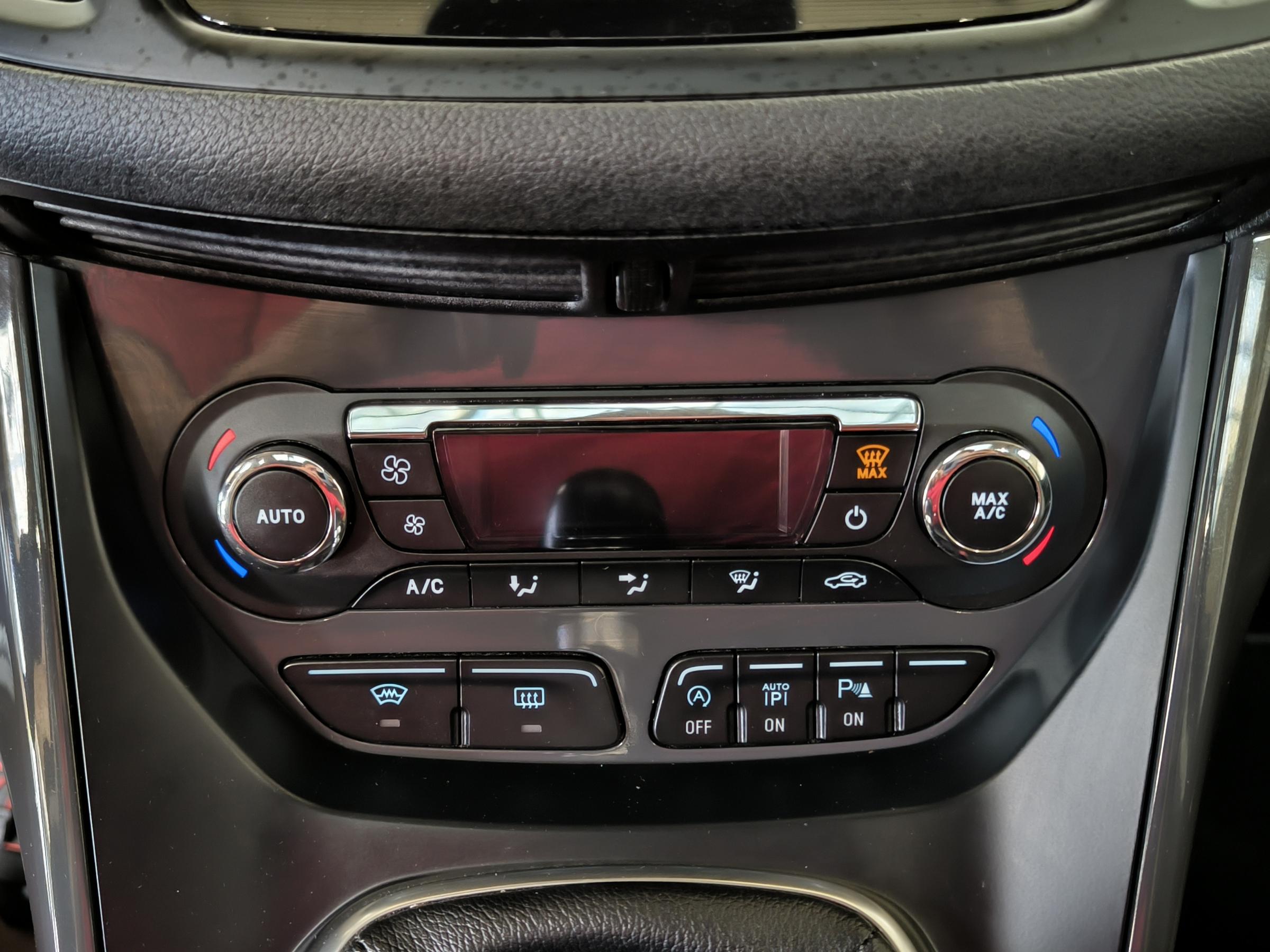 Ford Kuga, 2015 - pohled č. 15