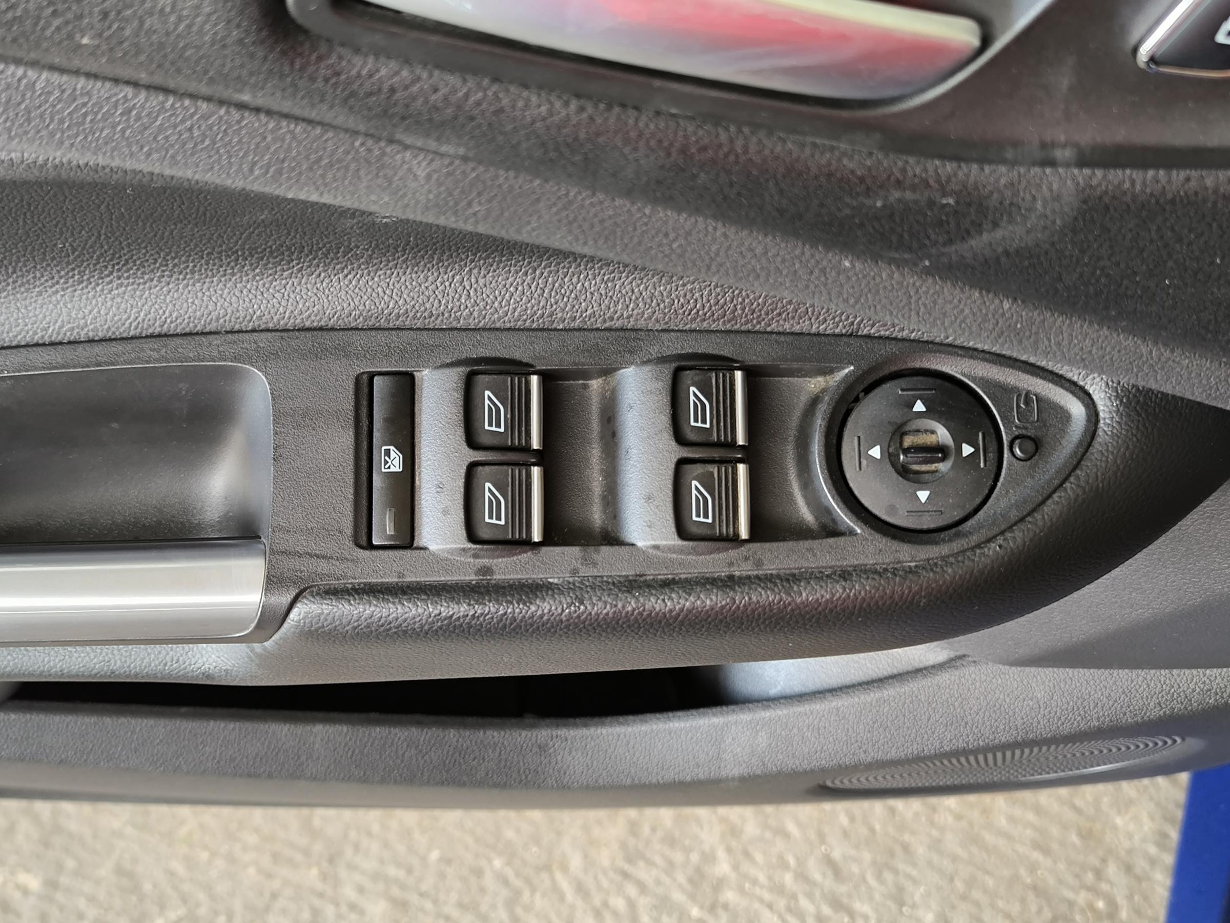 Ford Kuga, 2015 - pohled č. 17