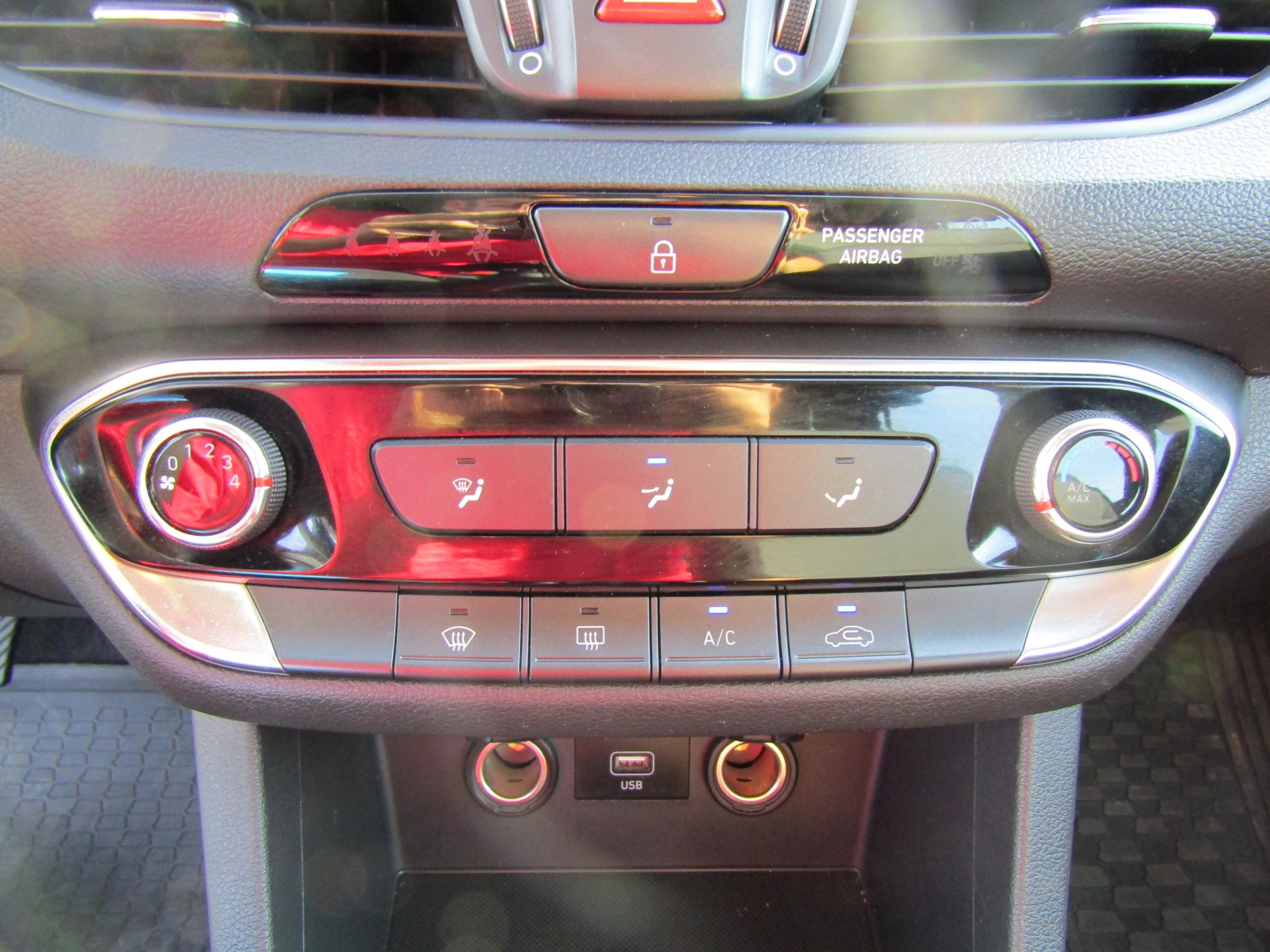 Hyundai i30, 2020 - pohled č. 13