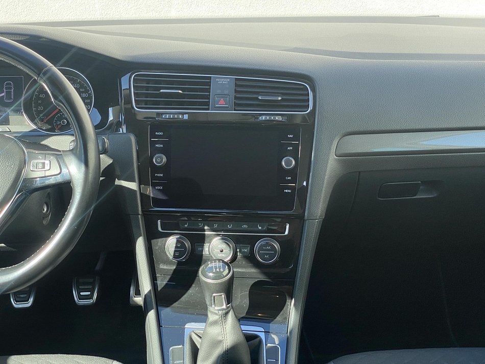 Volkswagen Golf 1.0TSi Join