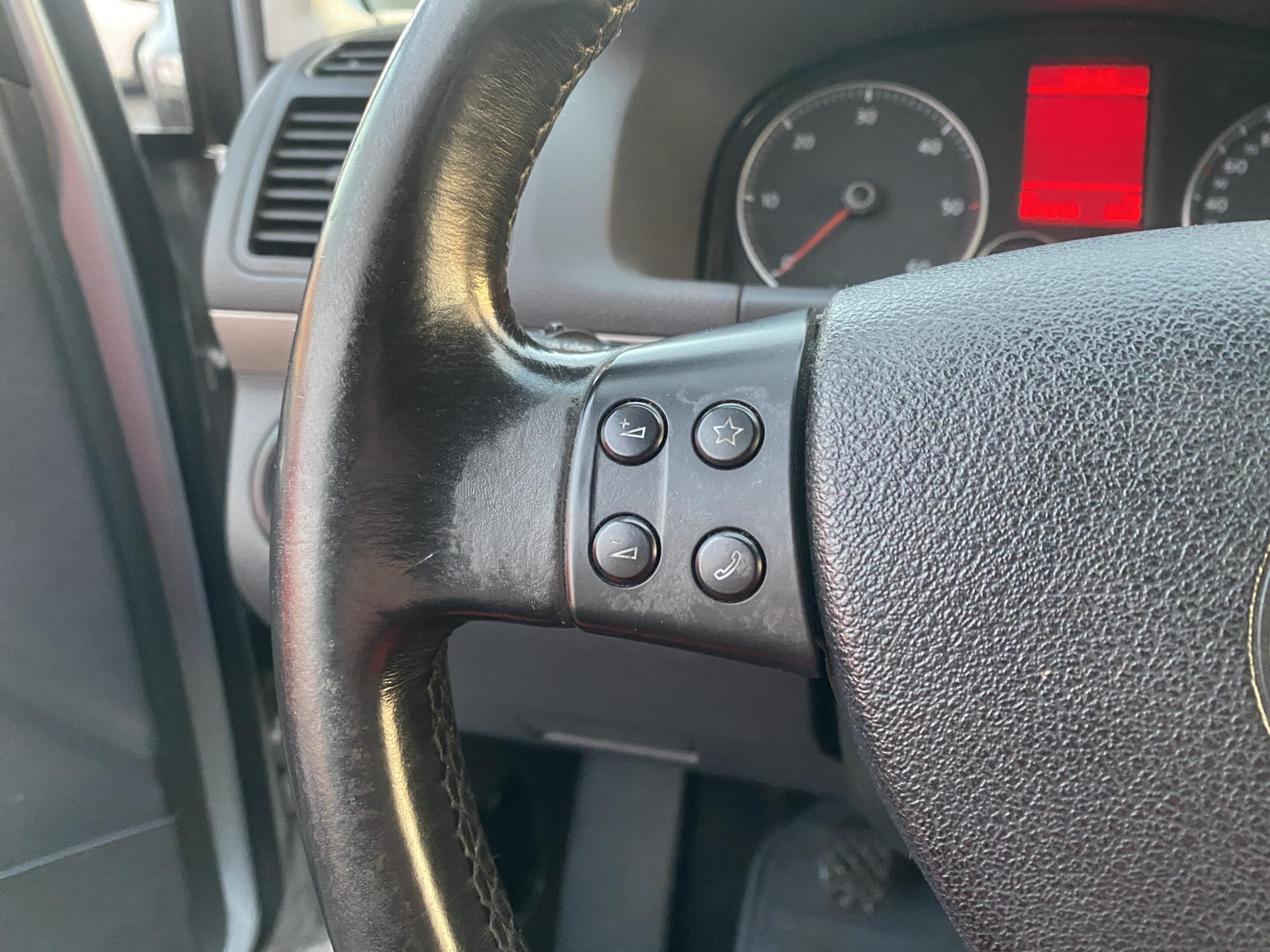 Volkswagen Touran, 2009 - pohled č. 16