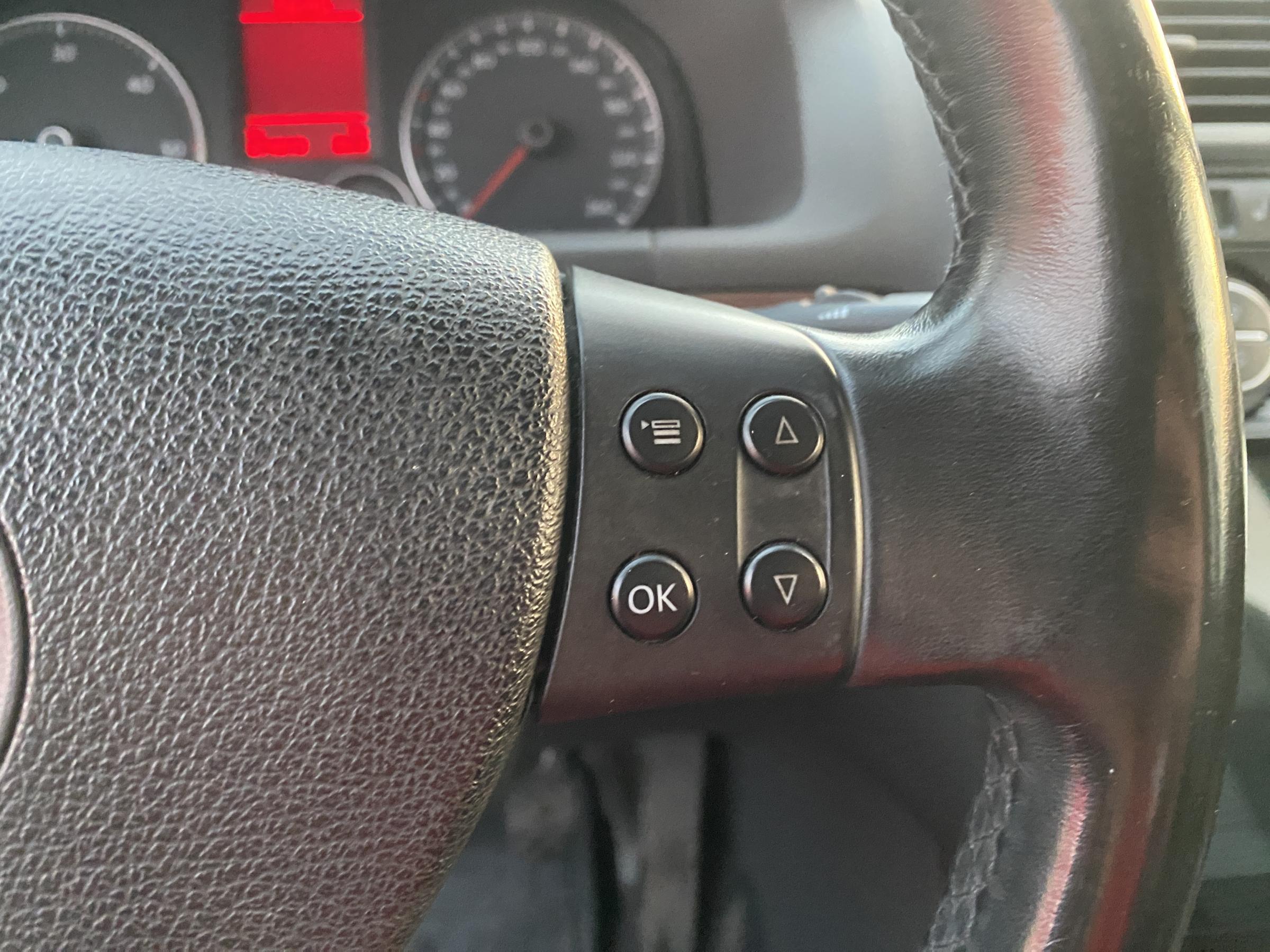 Volkswagen Touran, 2009 - pohled č. 17