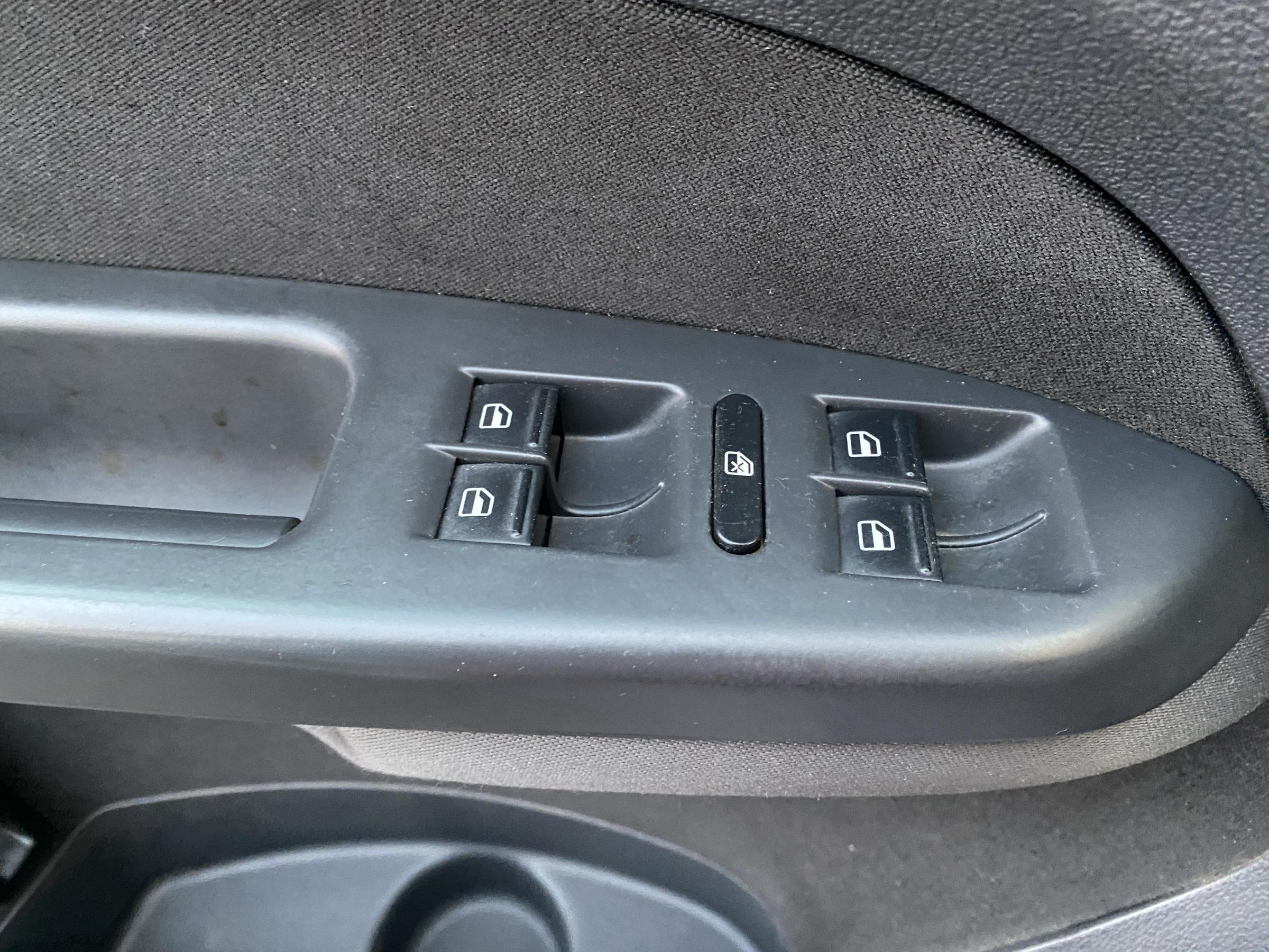 Volkswagen Touran, 2009 - pohled č. 20