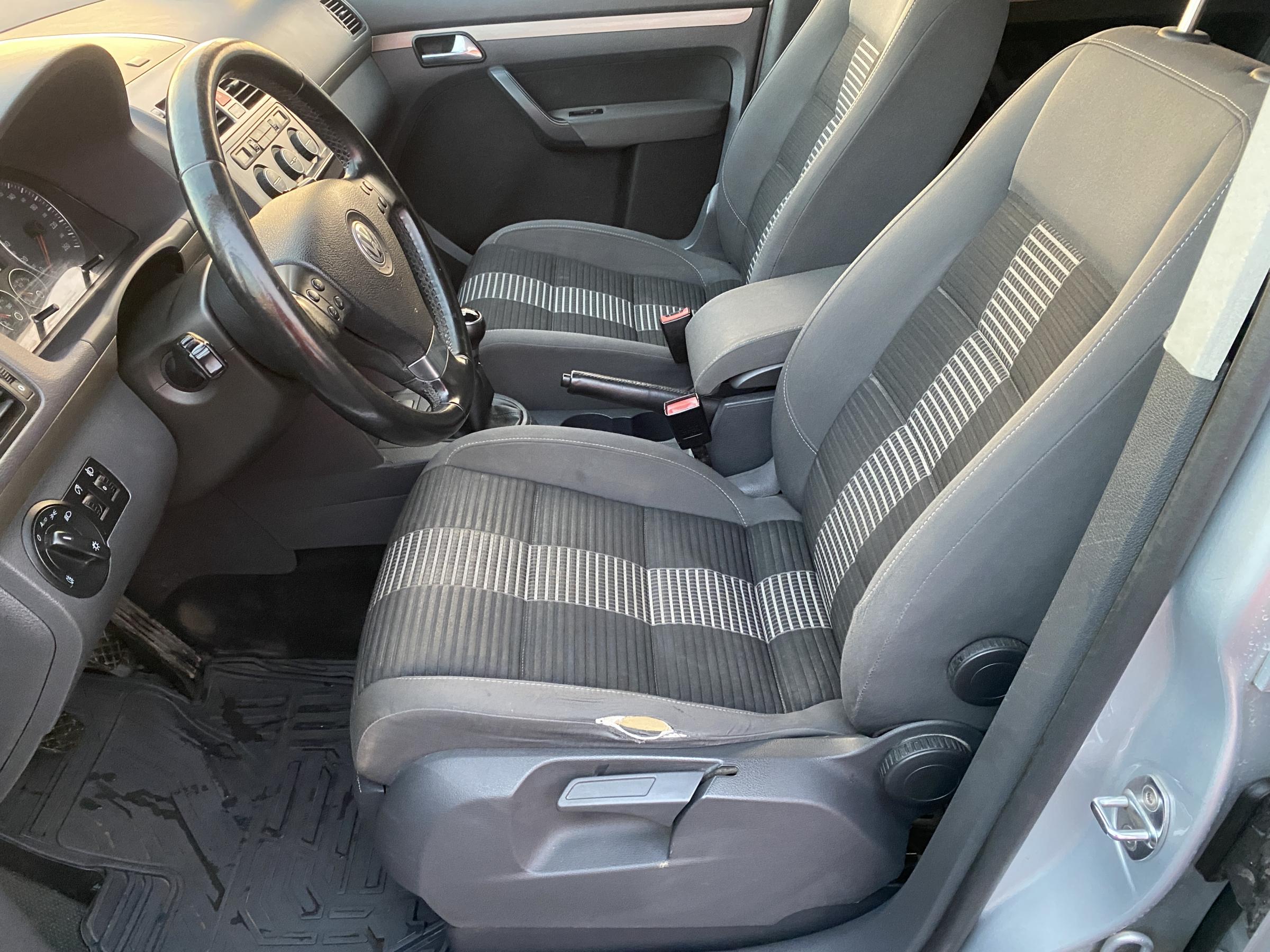 Volkswagen Touran, 2009 - pohled č. 9