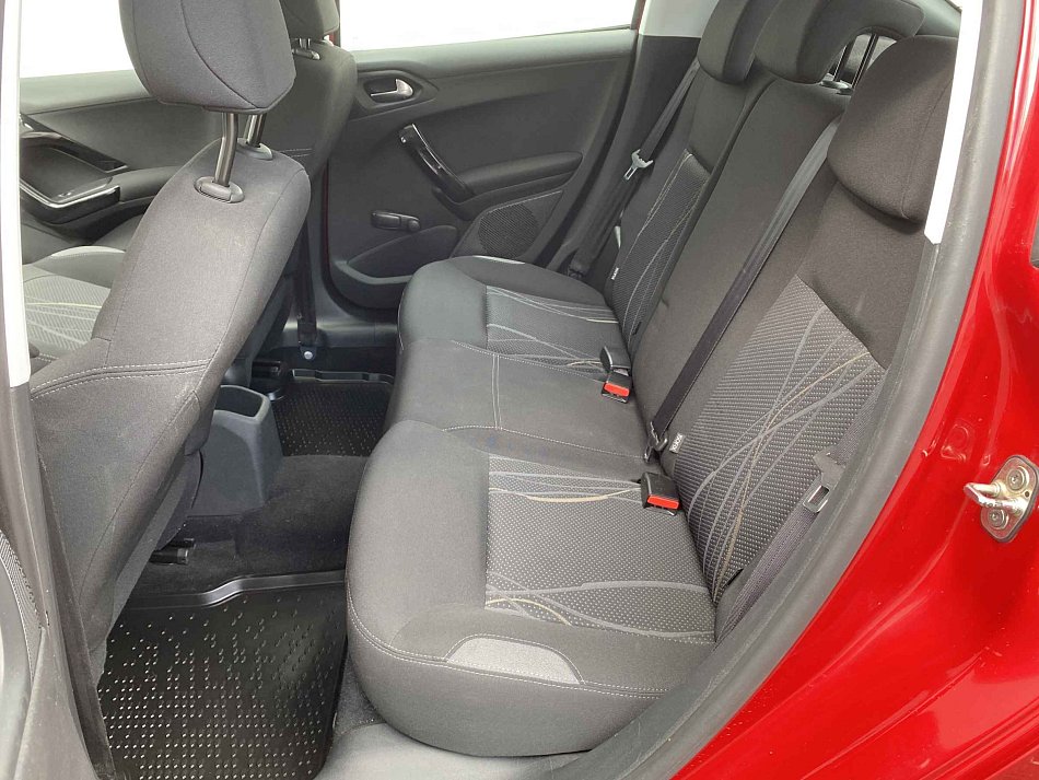 Peugeot 208 1.2i 