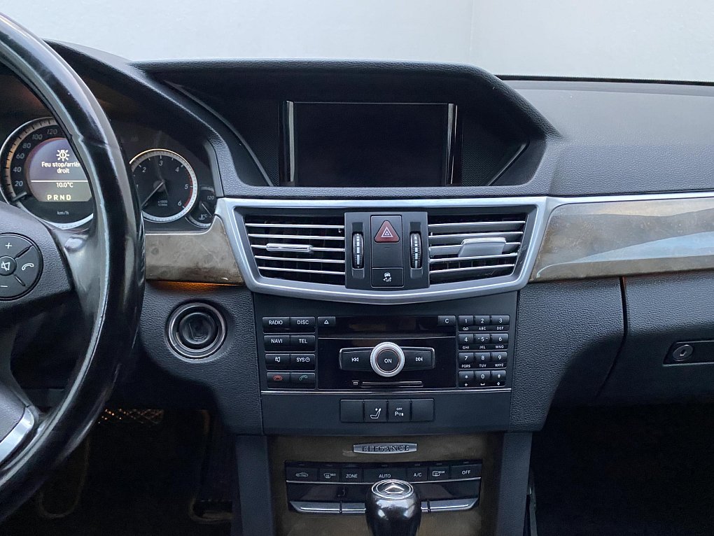 Mercedes-Benz Třída E 2.2 CDi Elegance E200