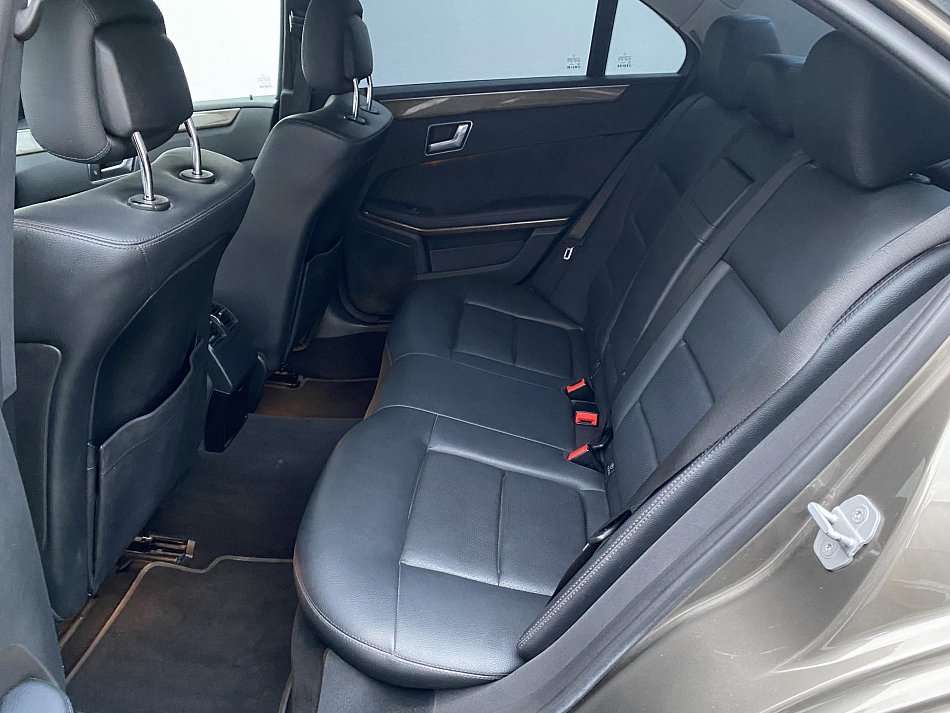 Mercedes-Benz Třída E 2.2 CDi Elegance E200