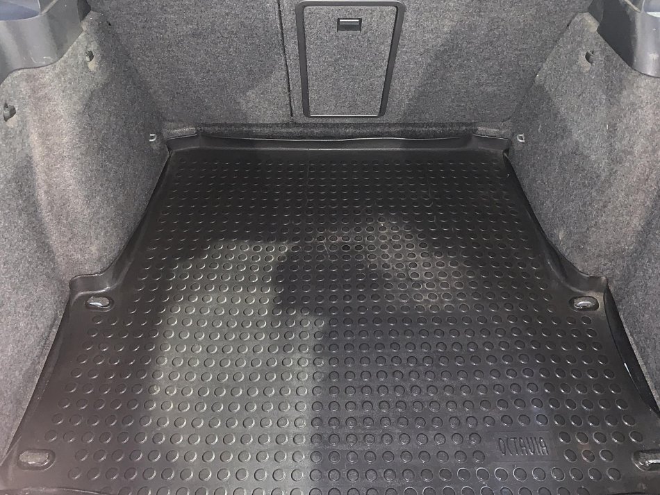 Škoda Octavia II 1.6 FSi Elegance