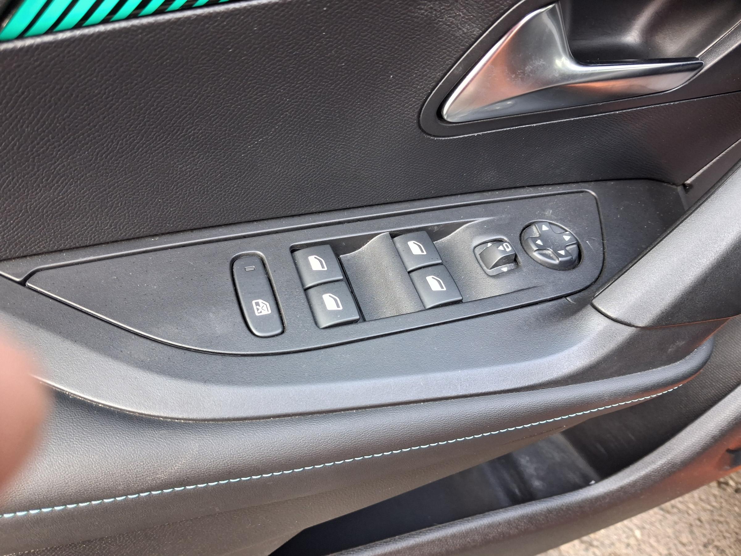 Peugeot 2008, 2022 - pohled č. 12