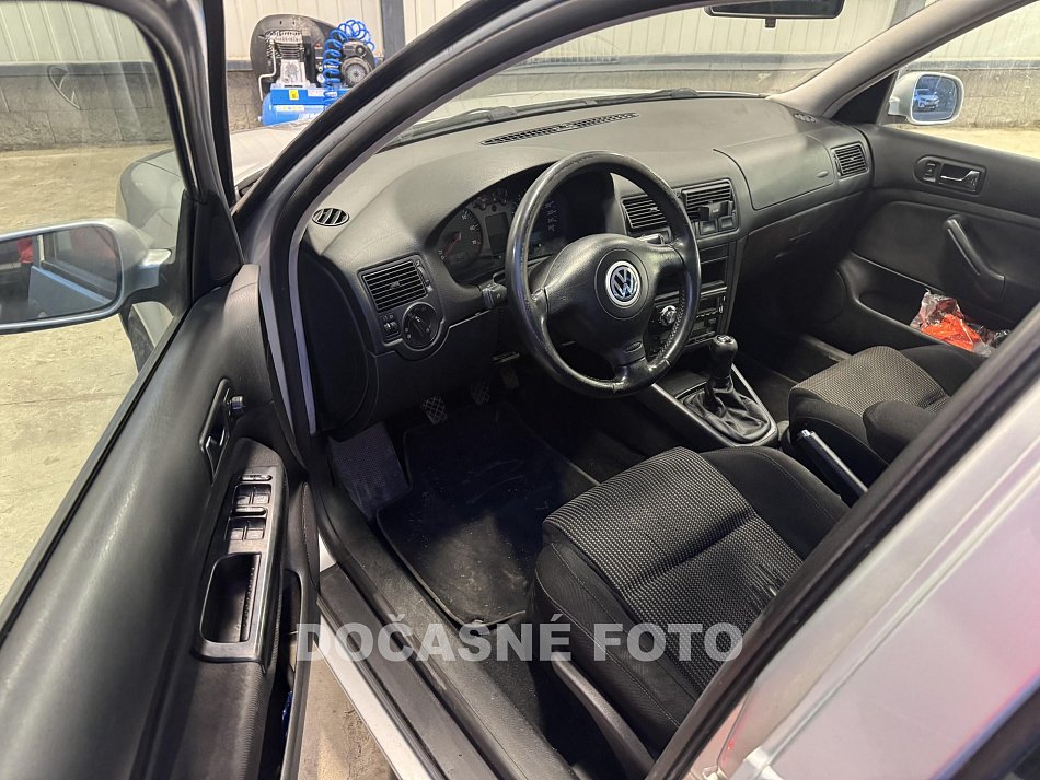 Volkswagen Golf 1.6 i 
