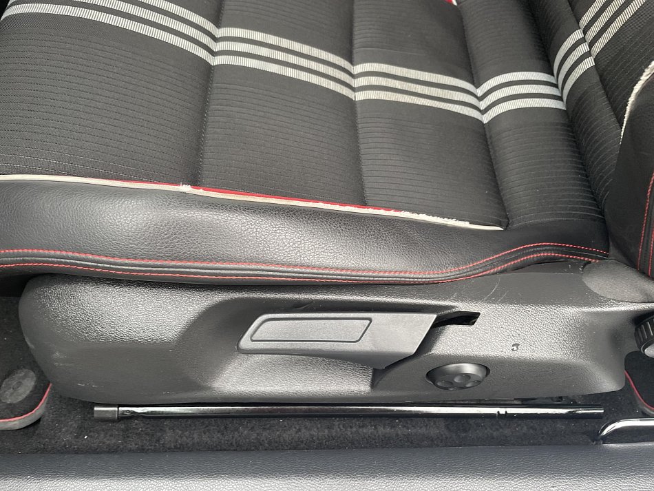 Volkswagen Golf 2.0 TSi GTi Adidas