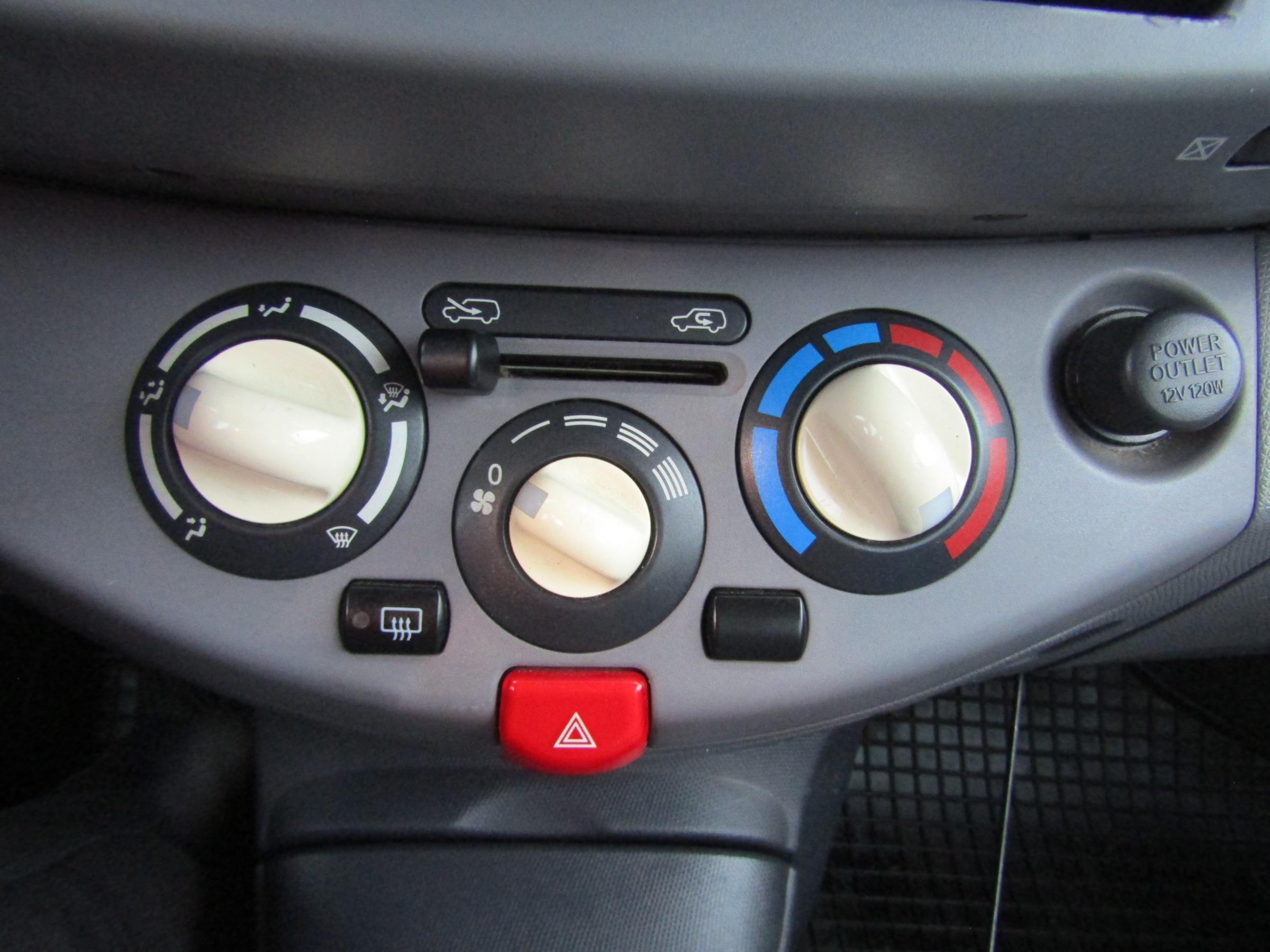 Nissan Micra, 2003 - pohled č. 15