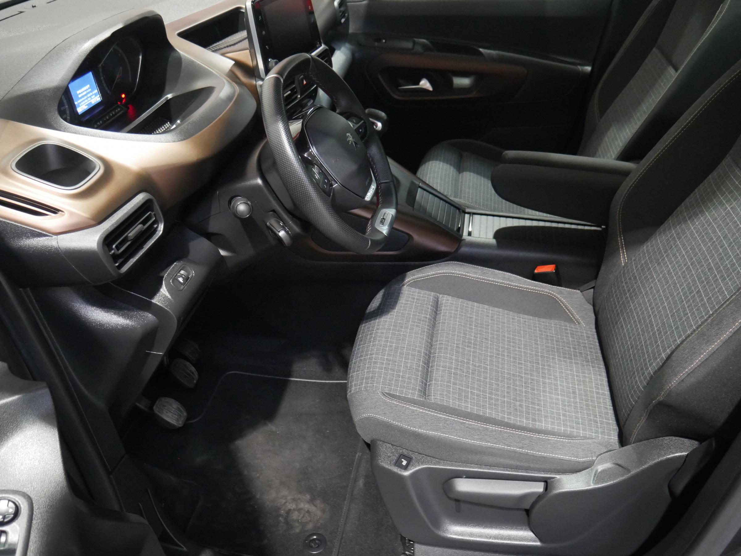 Peugeot Rifter, 2020 - pohled č. 9