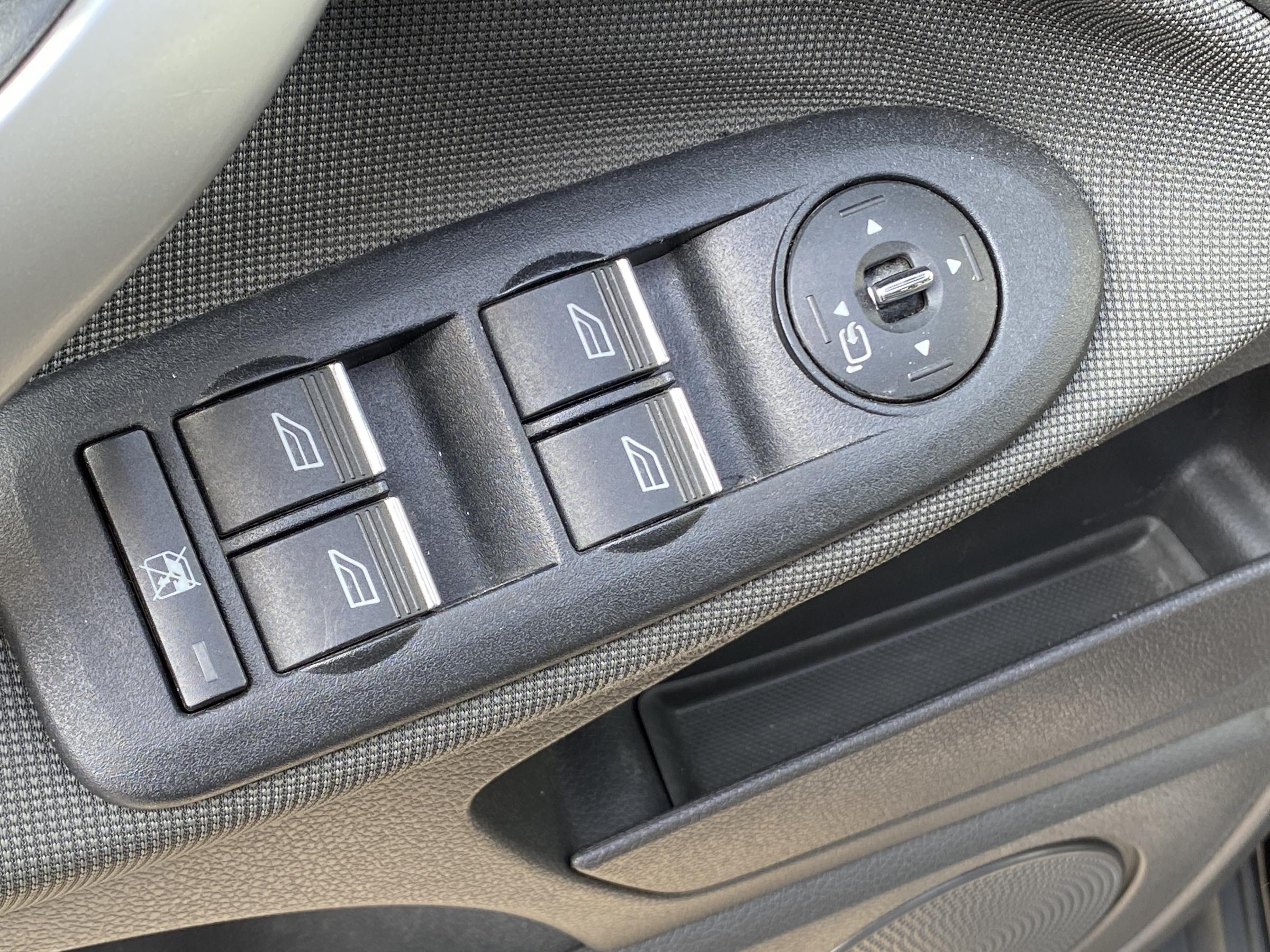 Ford Kuga, 2011 - pohled č. 11