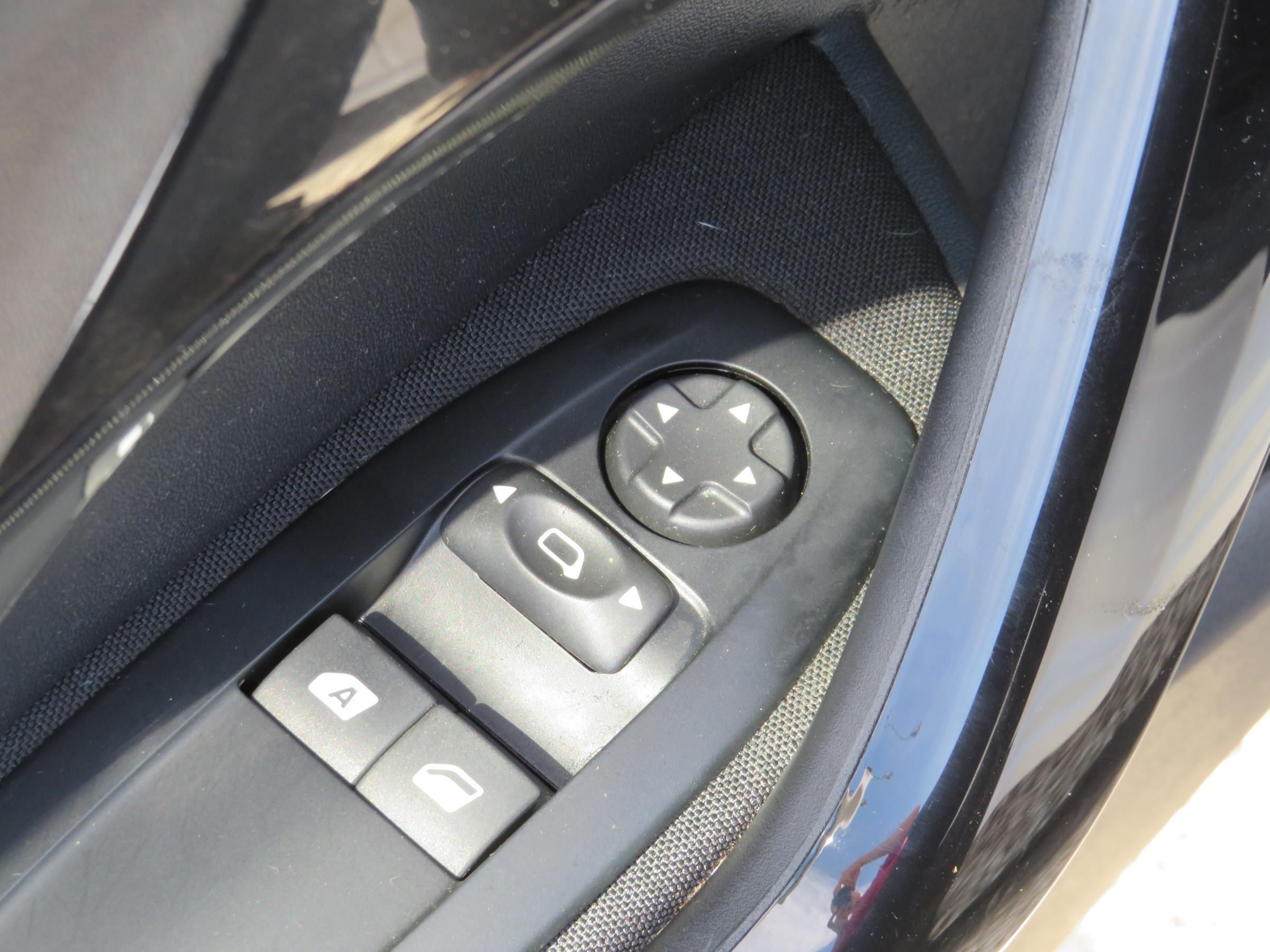 Peugeot 208, 2017 - pohled č. 12