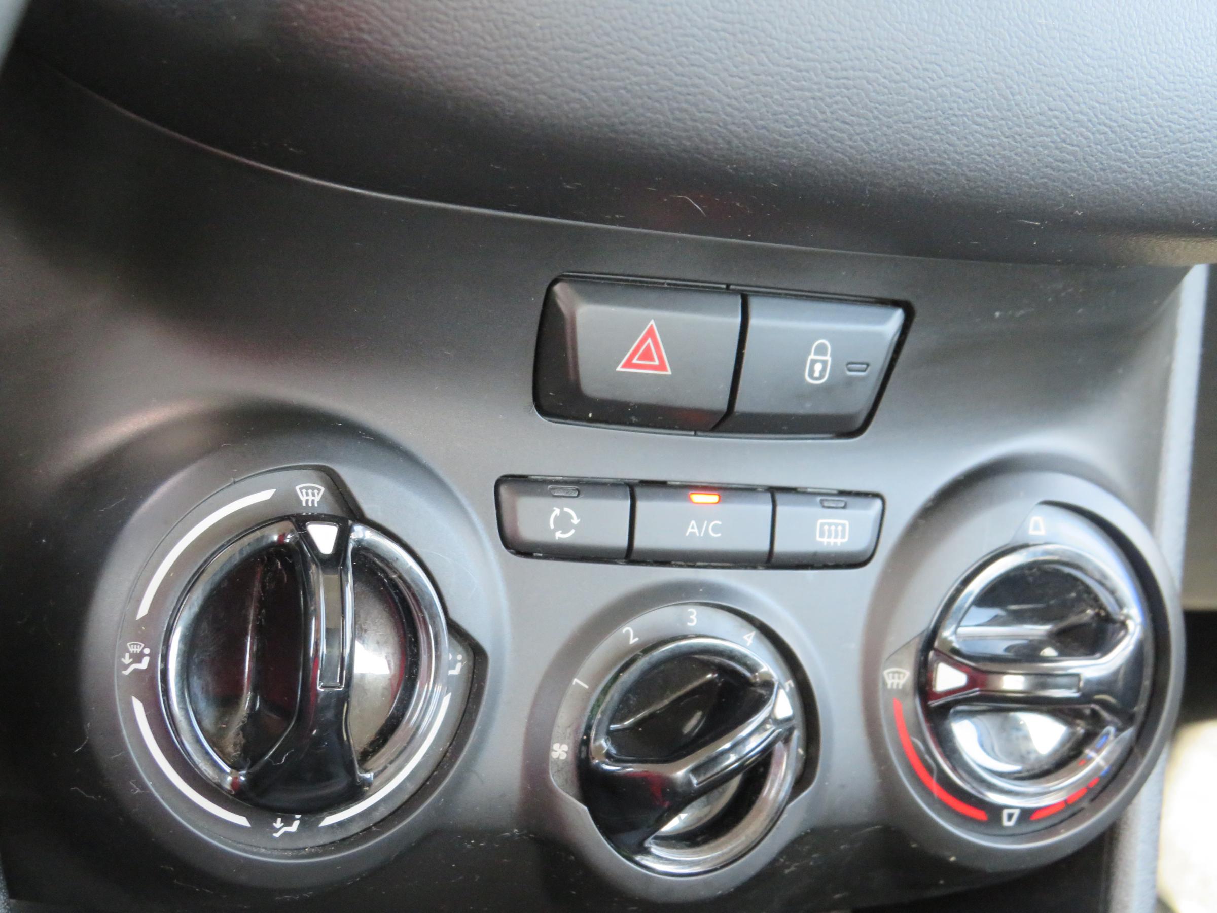 Peugeot 208, 2017 - pohled č. 16