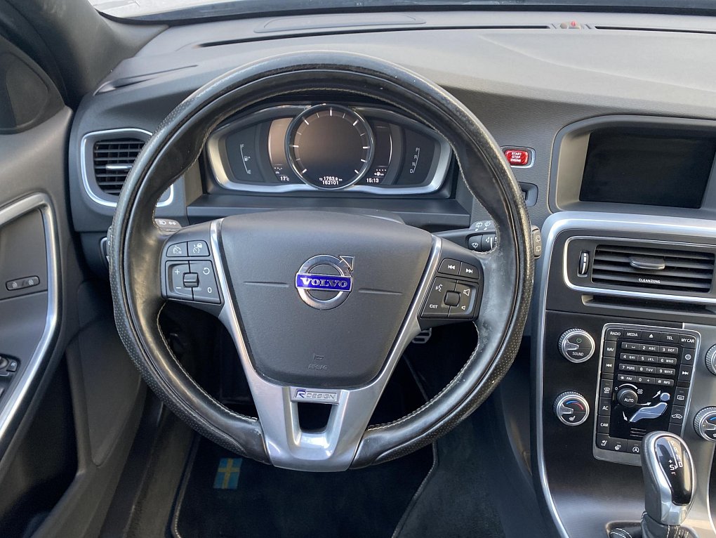 Volvo V60 2.4 D Momentum 4WD