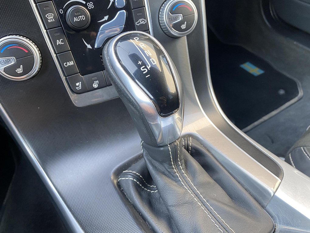 Volvo V60 2.4 D Momentum 4WD