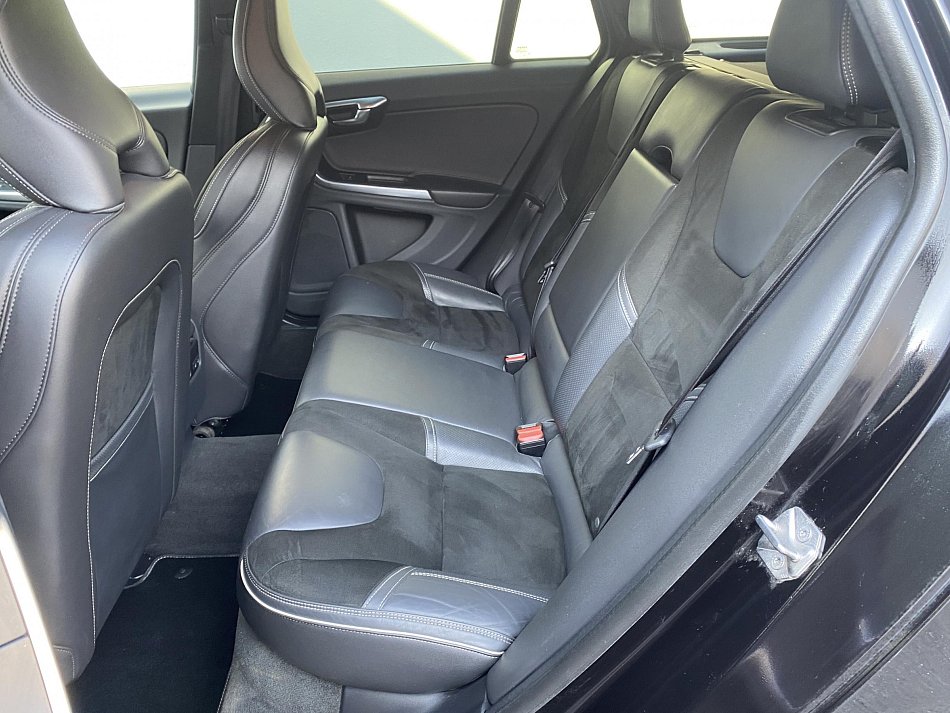 Volvo V60 2.4 D Momentum 4WD