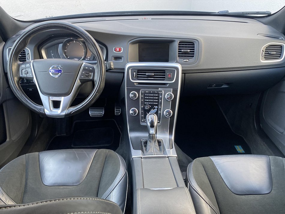 Volvo V60 2.4 D Momentum 4WD