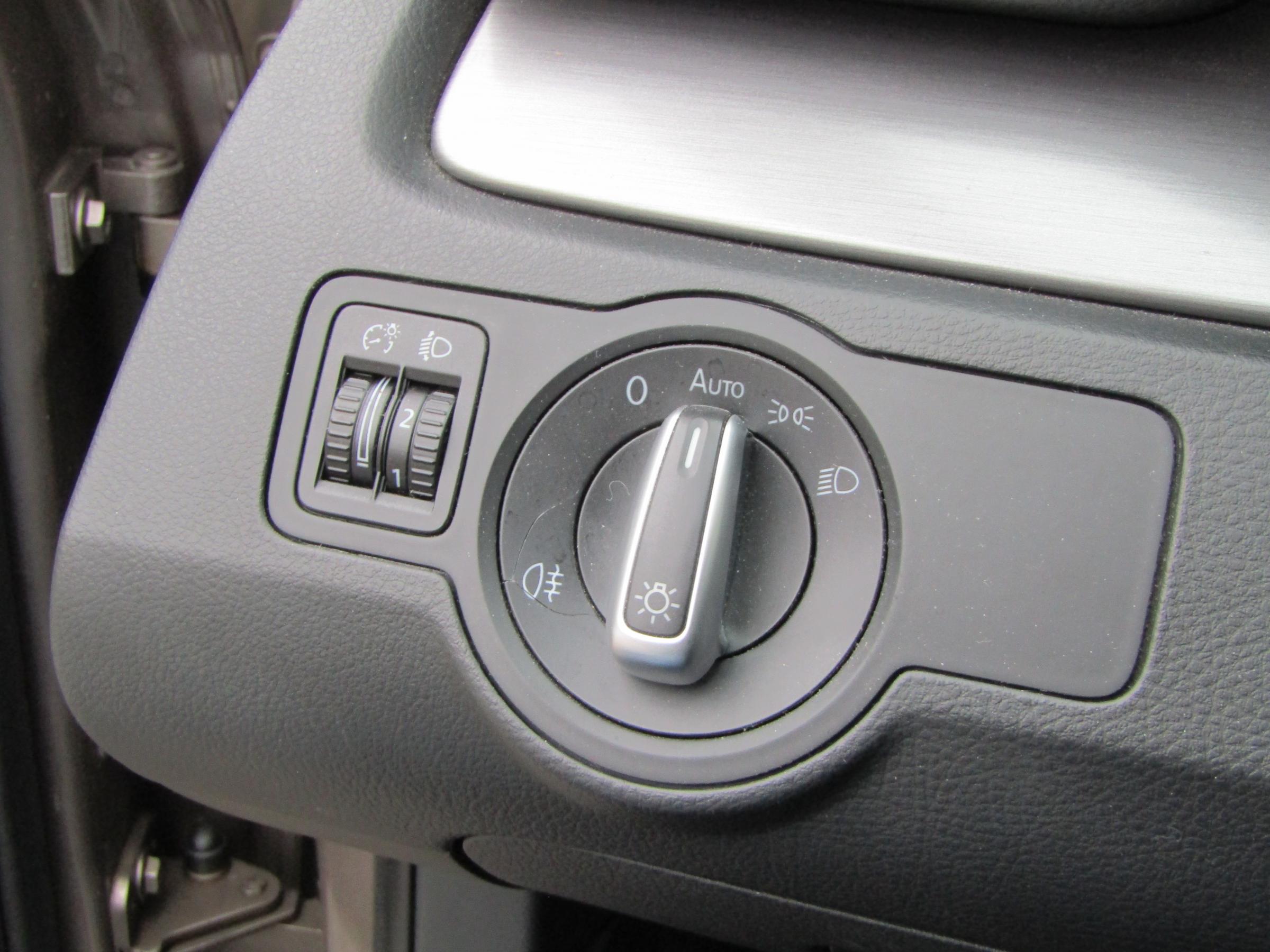 Volkswagen Passat, 2011 - pohled č. 16