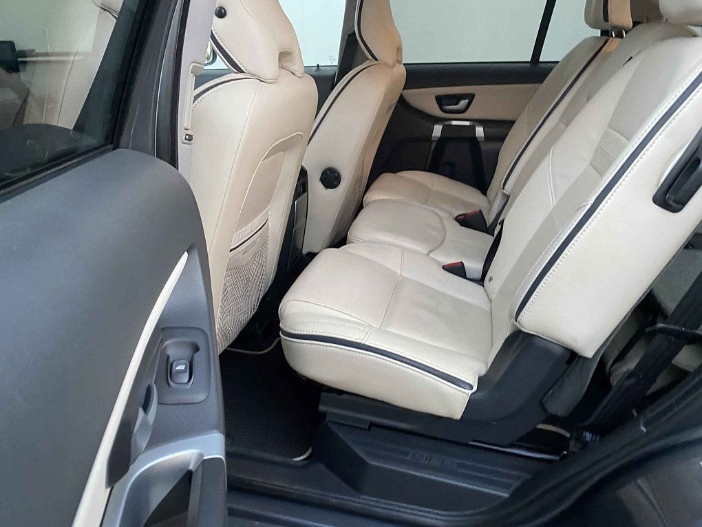 Volvo XC90 2.4 D5 R-design 4X4 7míst