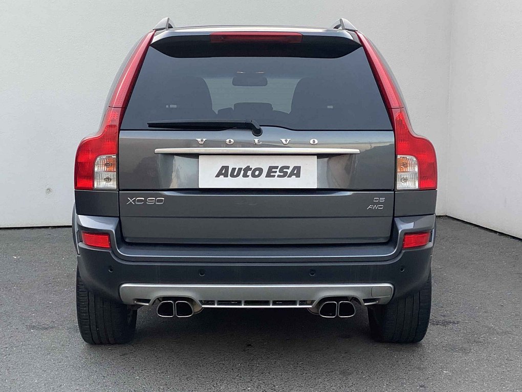 Volvo XC90 2.4 D5 R-design 4X4 7míst
