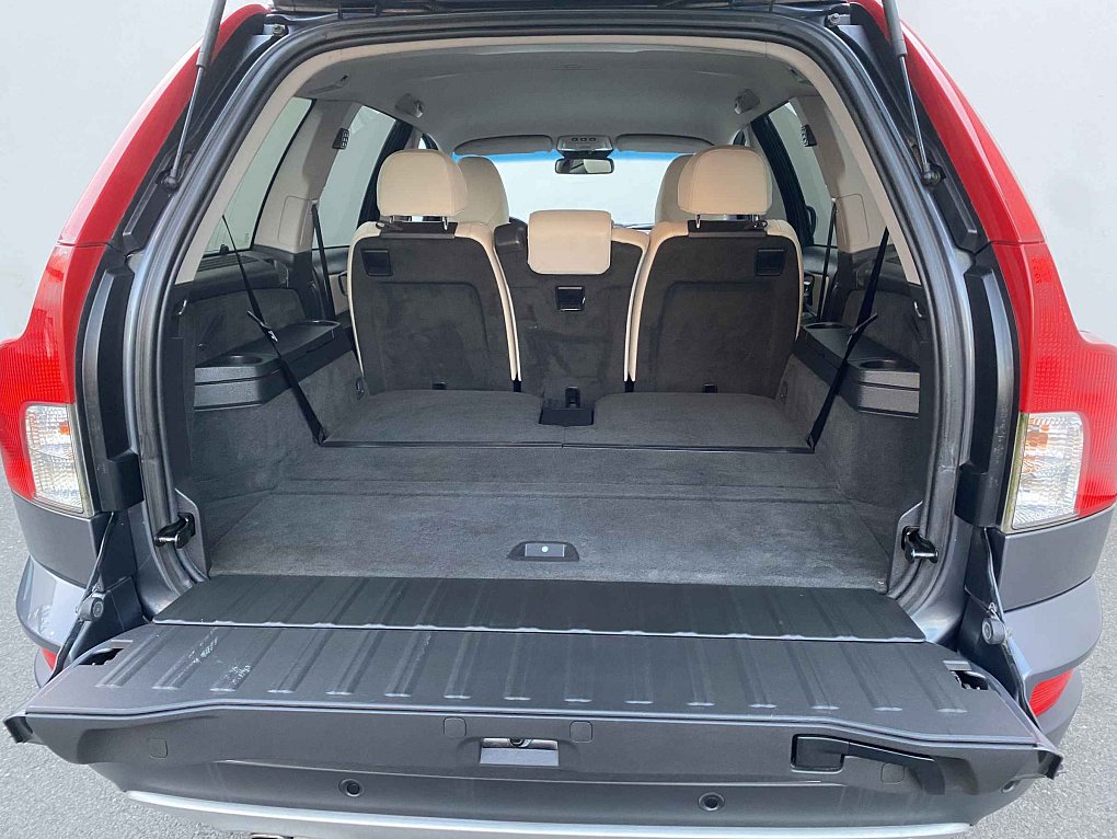 Volvo XC90 2.4 D5 R-design 4X4 7míst