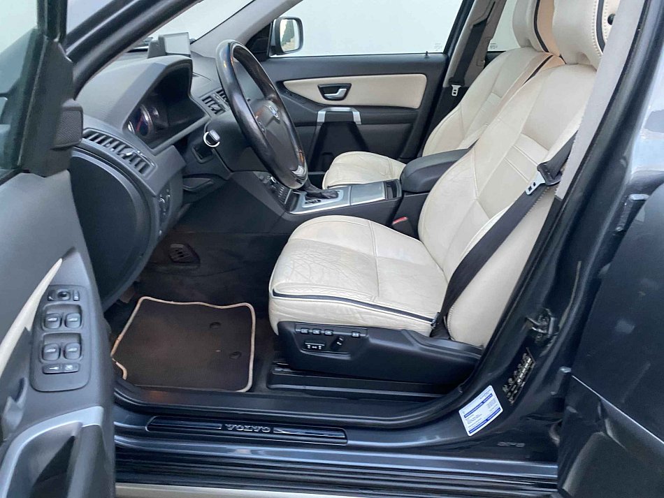 Volvo XC90 2.4 D5 R-design 4X4 7míst