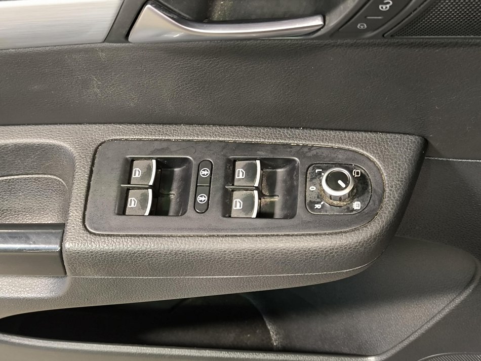 Volkswagen Sharan 2.0 TDi 