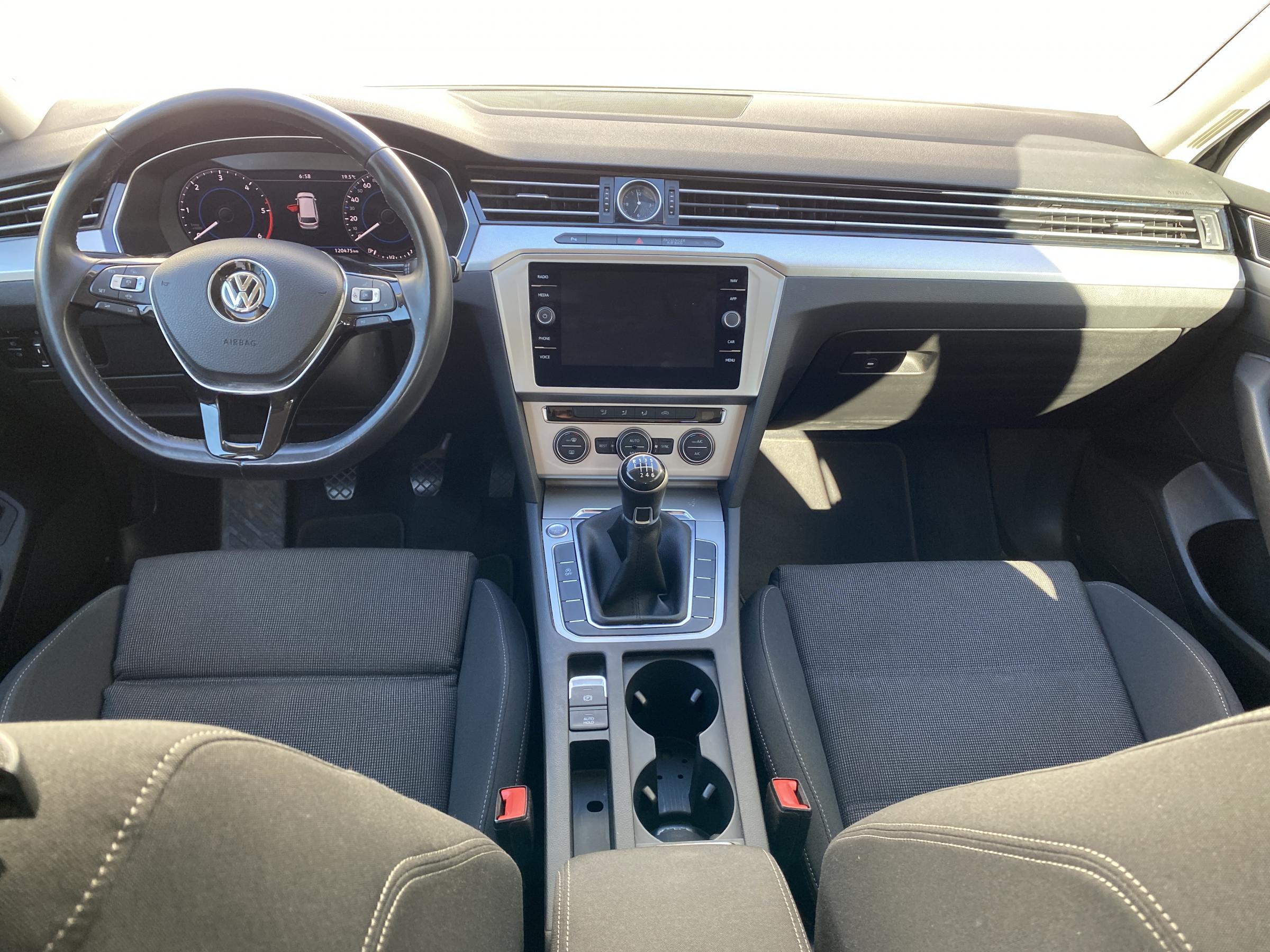Volkswagen Passat, 2018 - pohled č. 9