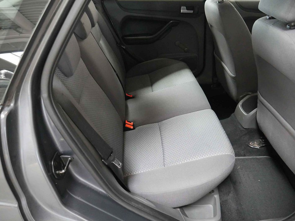 Ford Focus 1.6i 