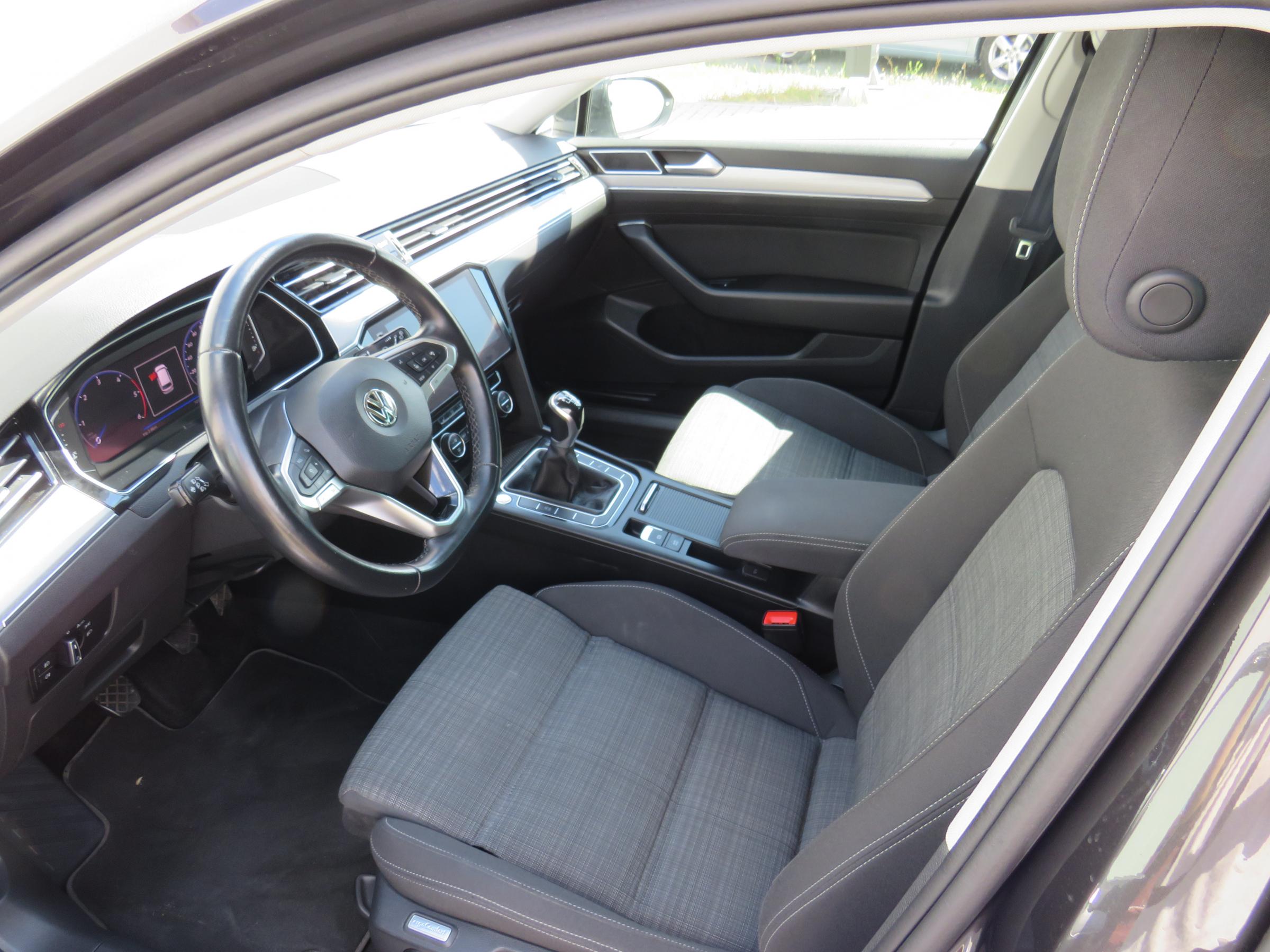 Volkswagen Passat, 2020 - pohled č. 10