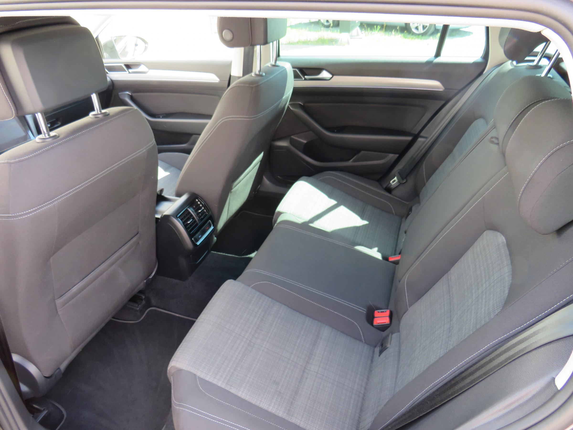 Volkswagen Passat, 2020 - pohled č. 11