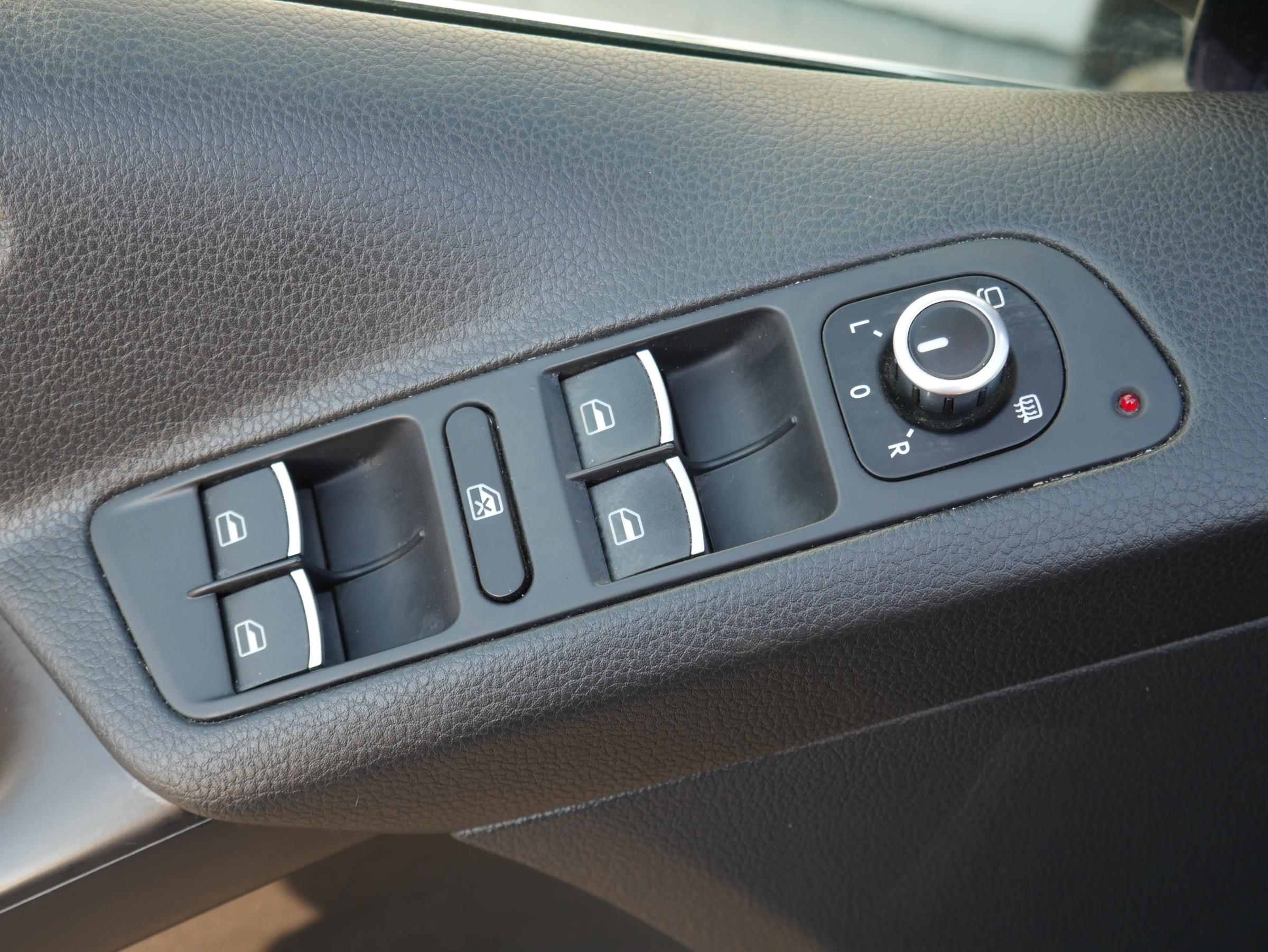 Volkswagen Tiguan, 2014 - pohled č. 11