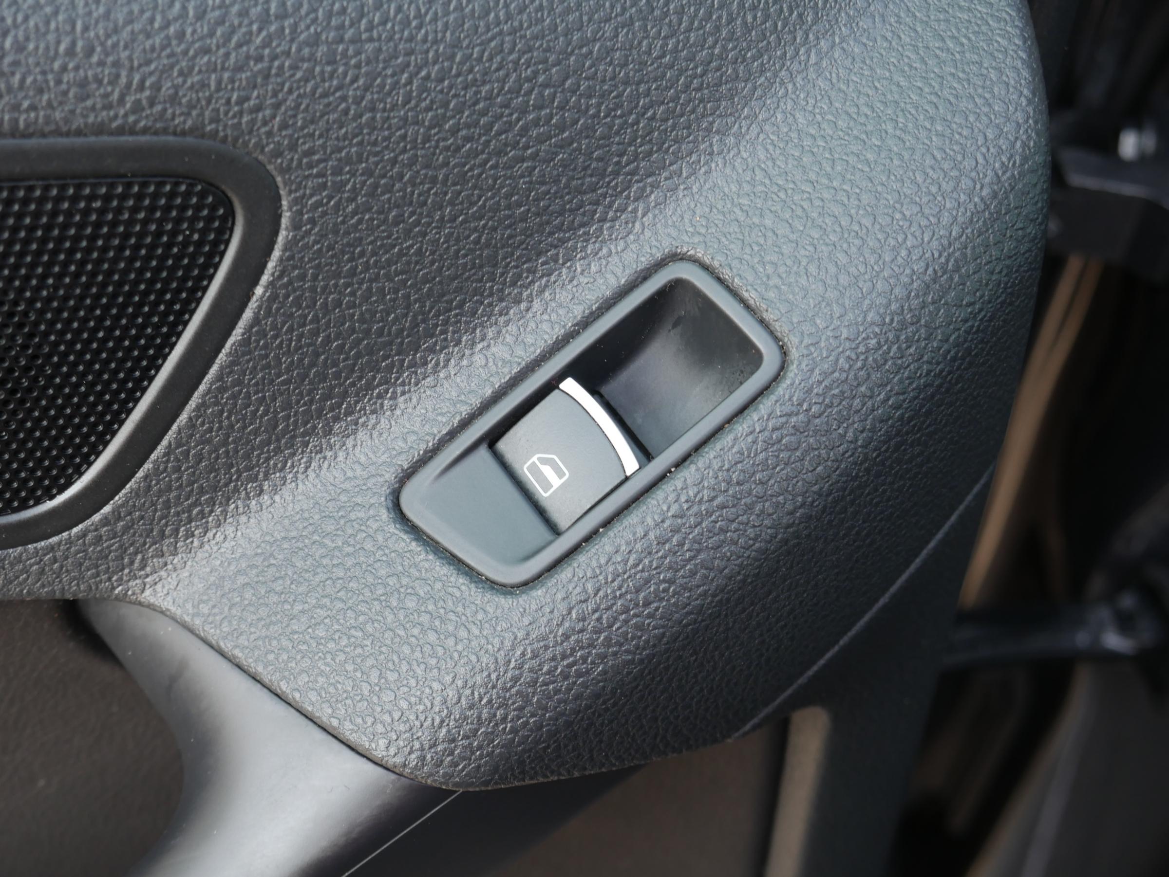 Volkswagen Tiguan, 2014 - pohled č. 12