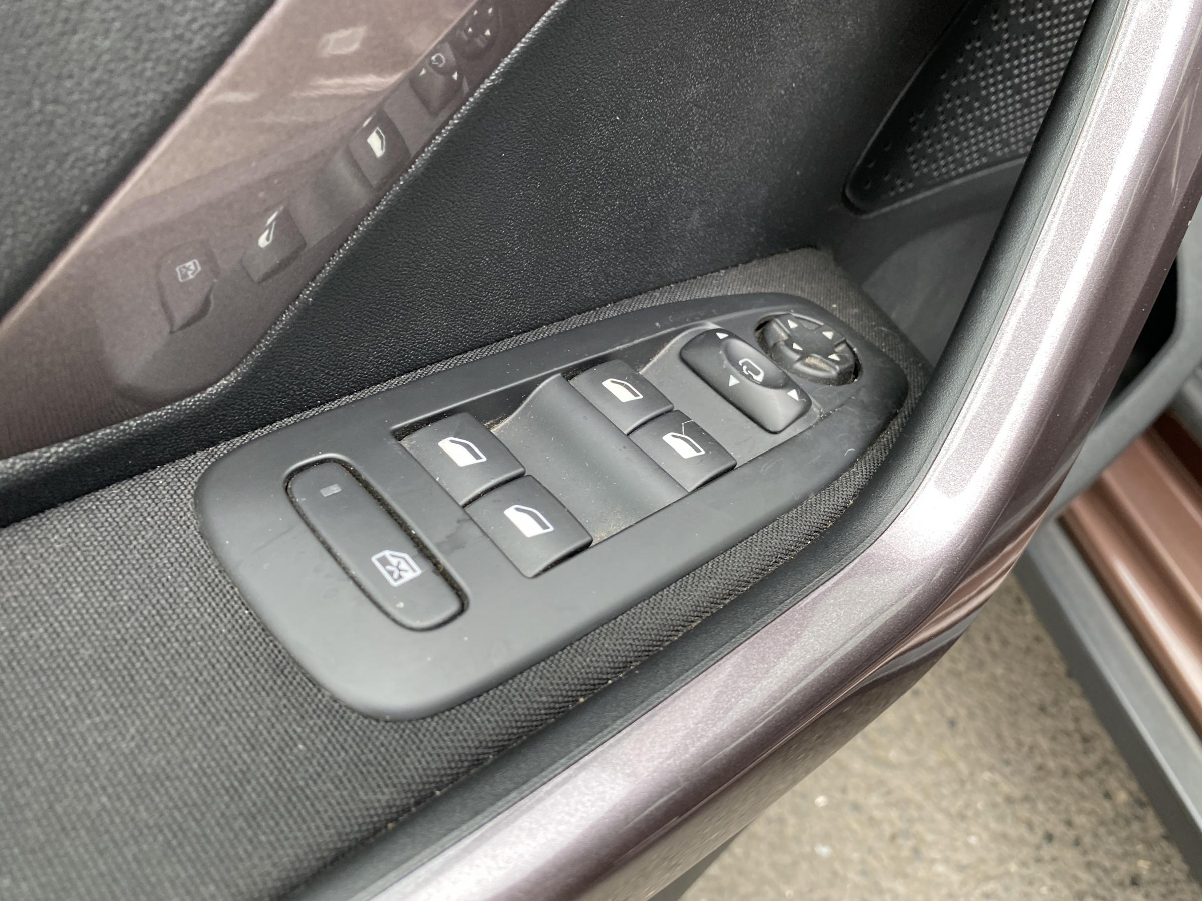 Peugeot 2008, 2013 - pohled č. 13