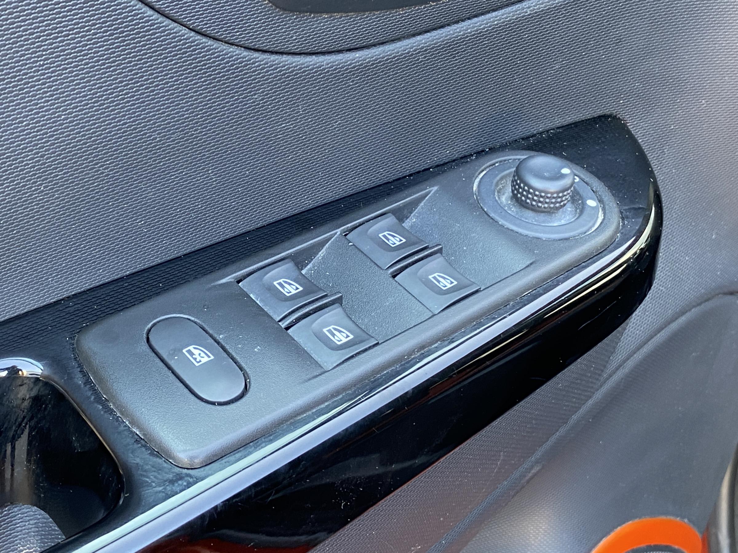 Renault Captur, 2015 - pohled č. 12