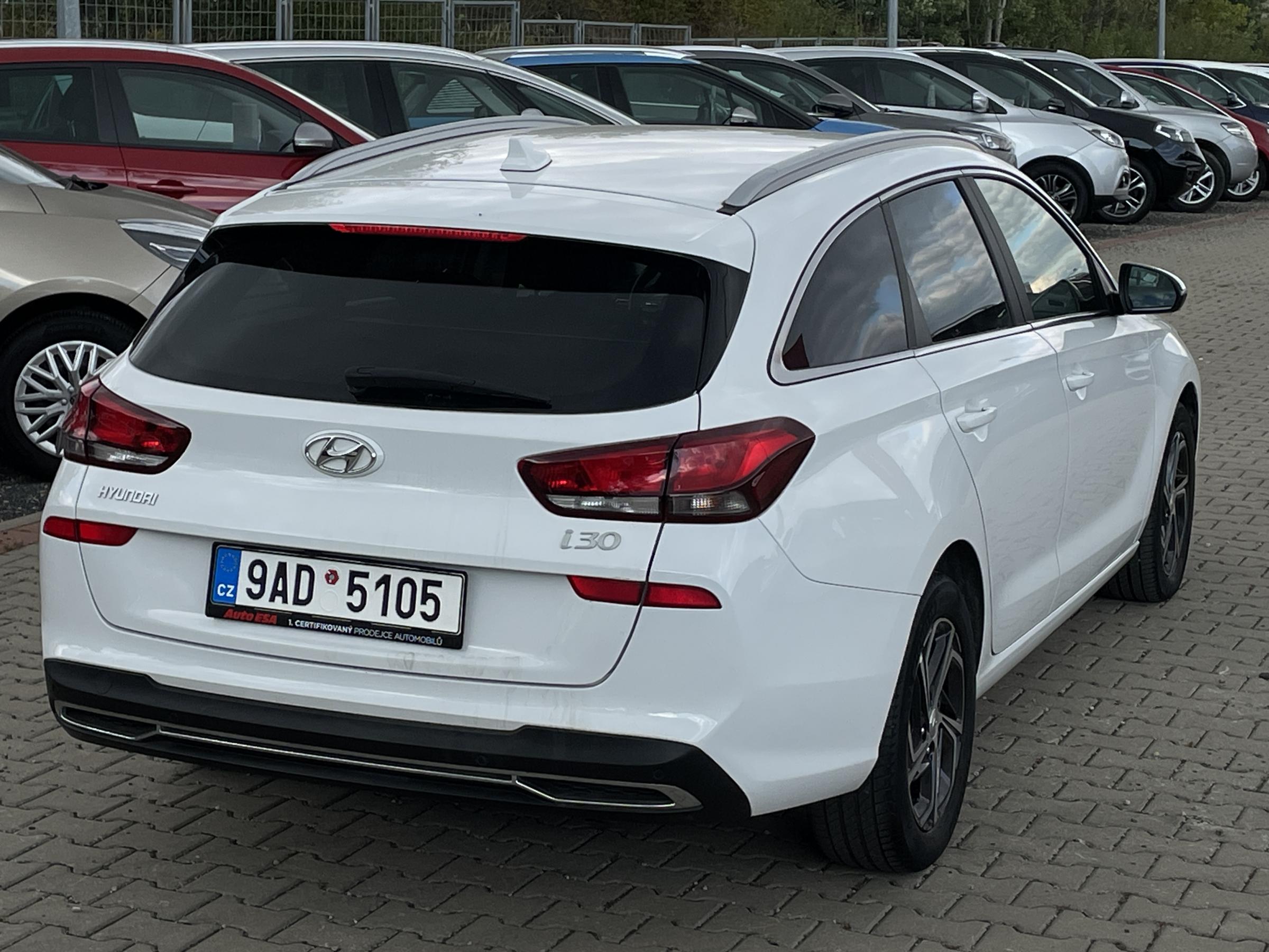 Hyundai i30, 2022 - pohled č. 4