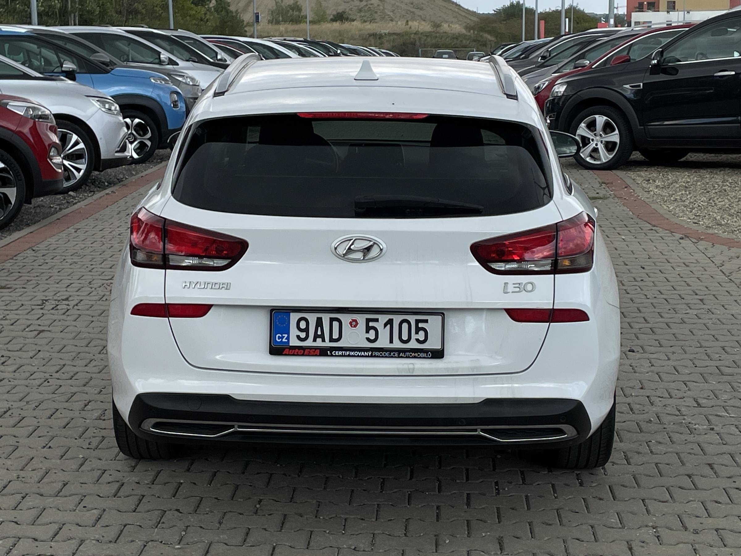 Hyundai i30, 2022 - pohled č. 5