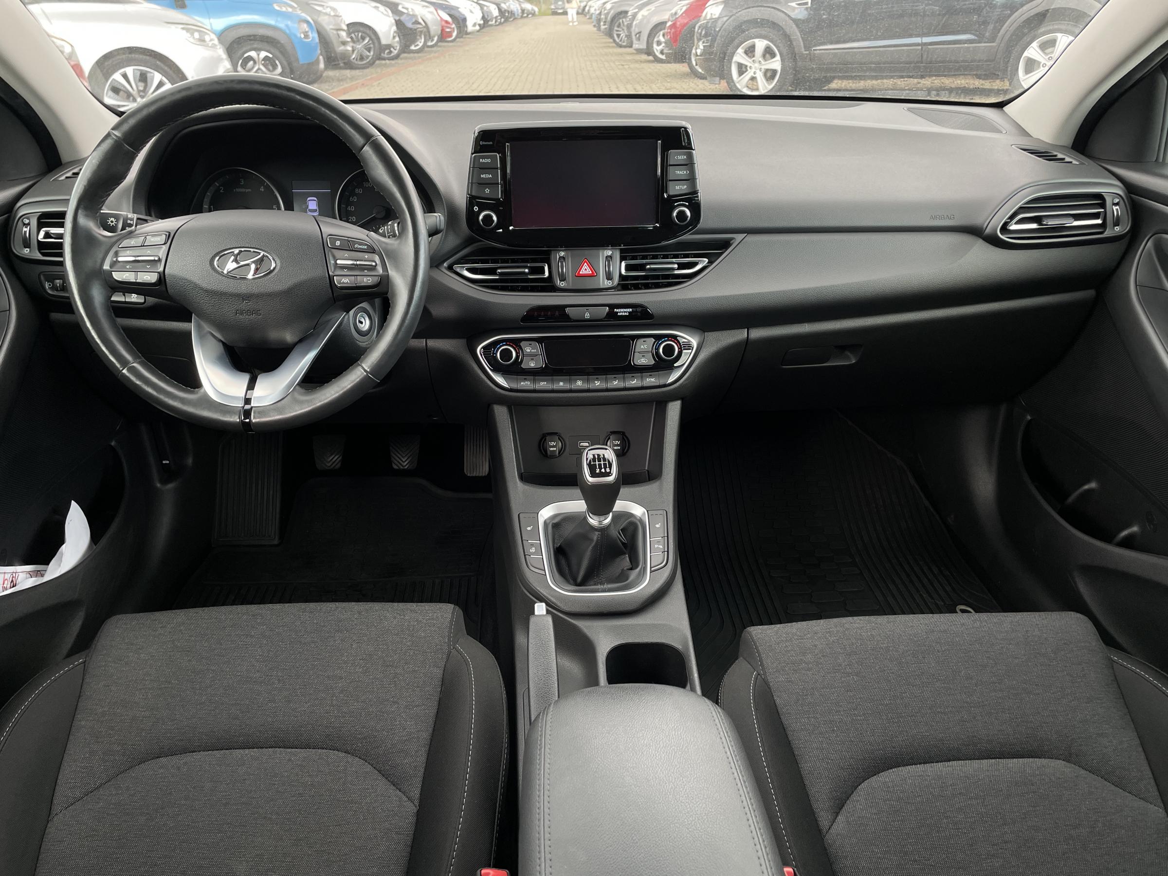 Hyundai i30, 2022 - pohled č. 8