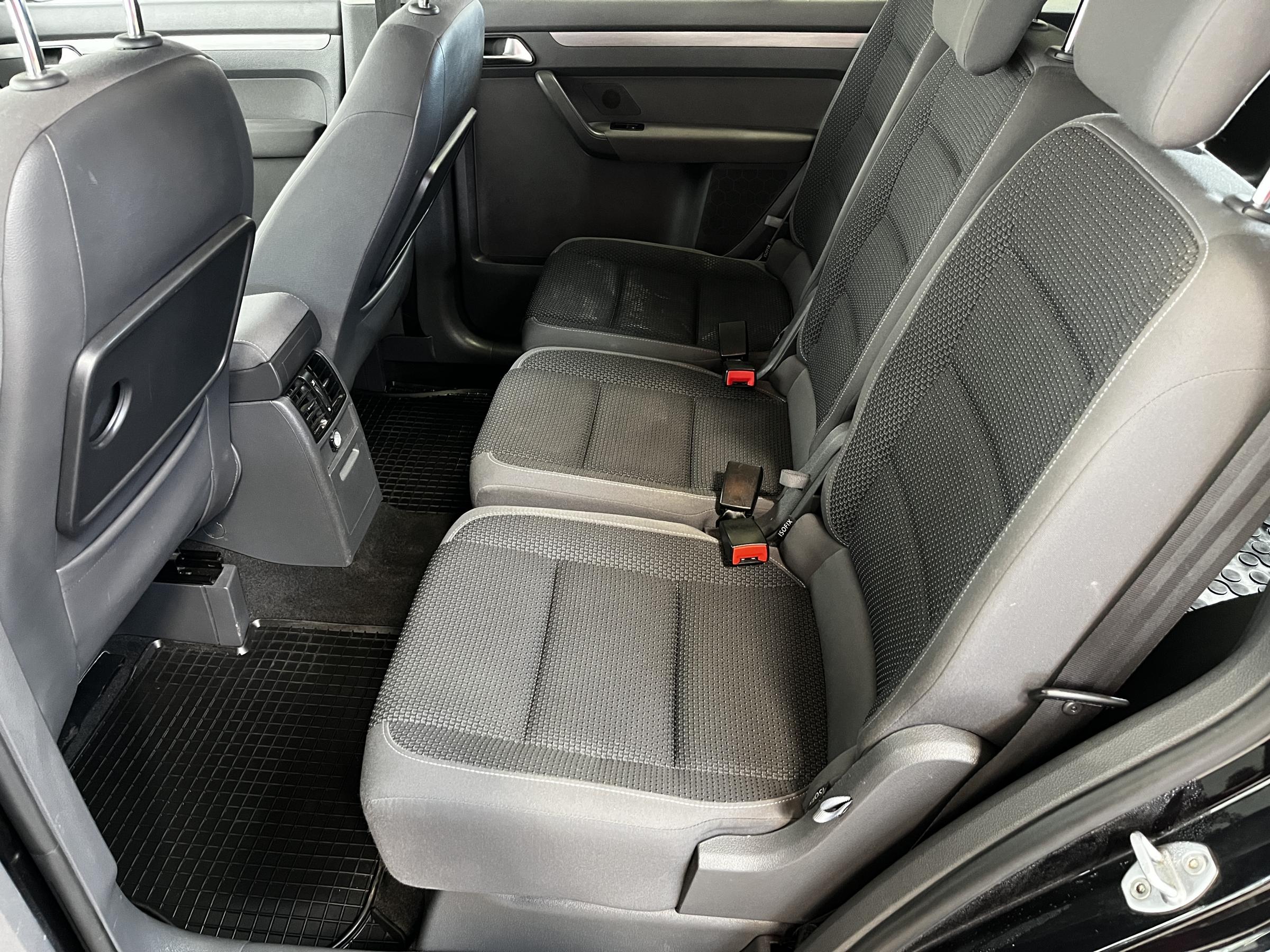 Volkswagen Touran, 2012 - pohled č. 10