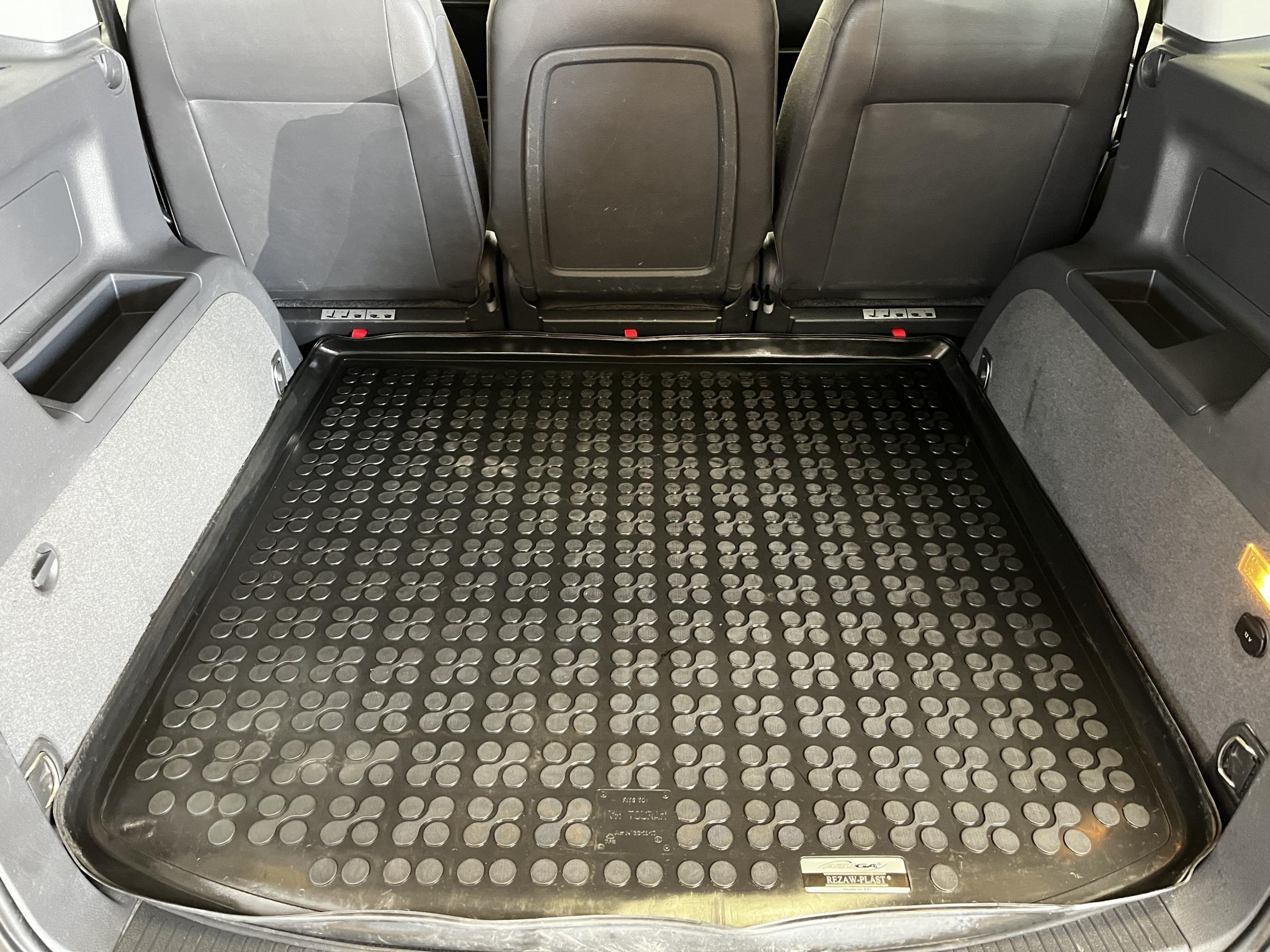 Volkswagen Touran, 2012 - pohled č. 7