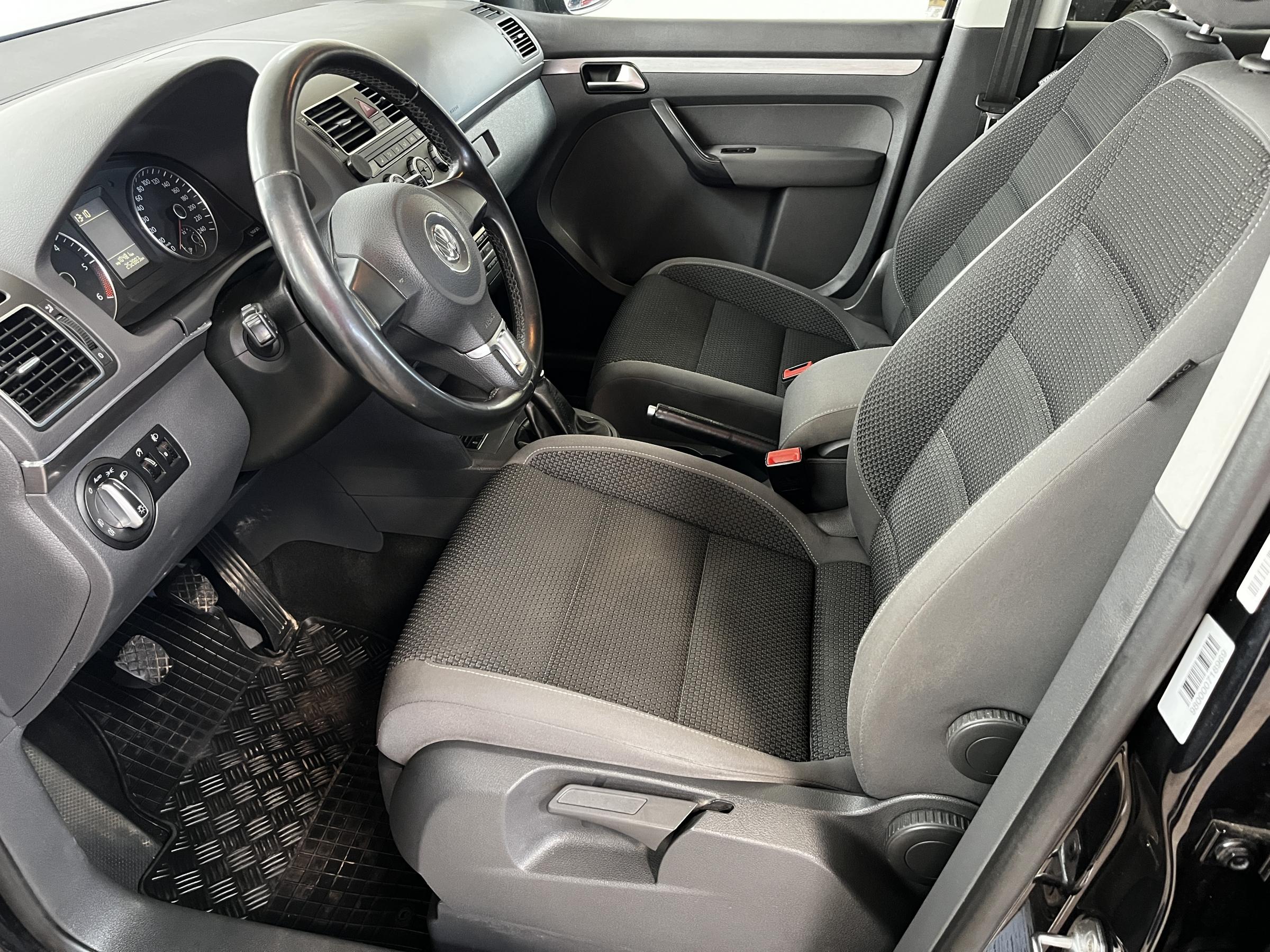 Volkswagen Touran, 2012 - pohled č. 9