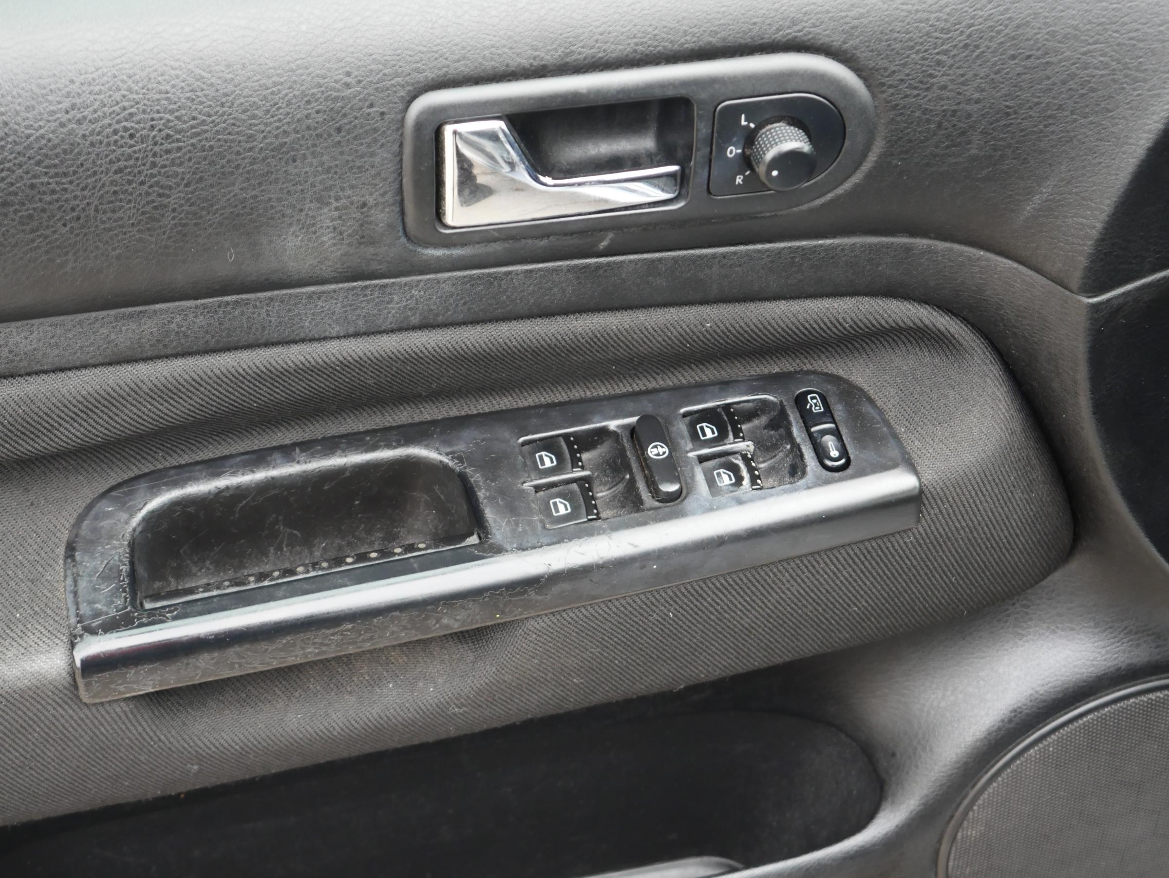 Volkswagen Golf, 2002 - pohled č. 13