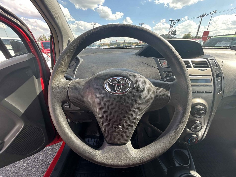 Toyota Yaris 1.0i 