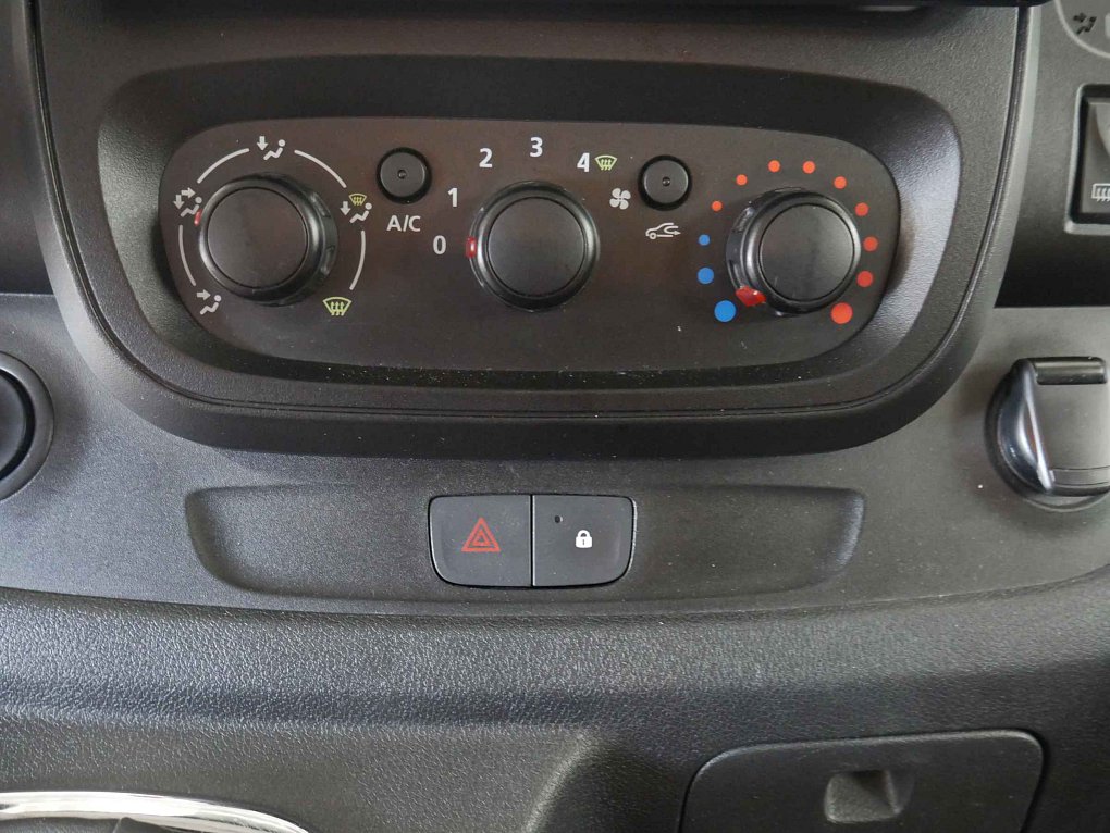 Nissan NV300 1.6dCi Premium 8míst