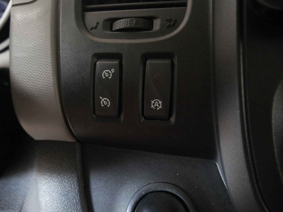 Nissan NV300 1.6dCi Premium 8míst