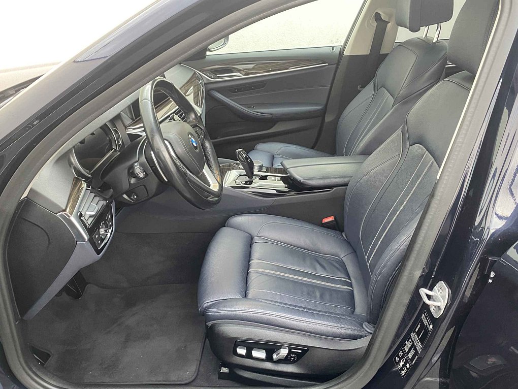 BMW Řada 5 2.0 LuxuryLine 530i xDrive