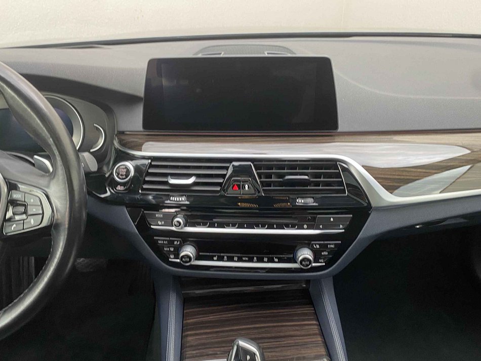 BMW Řada 5 2.0 LuxuryLine 530i xDrive